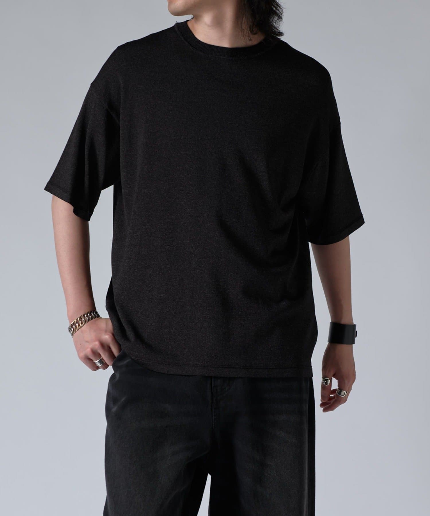 Lui's(ルイス)25SS VIS/PO 杢調 ベーシックs/sニット【商品ポイント】優れた素材感と落ち着きのある雰囲気が特徴的なこちらのニットソー。身幅と着丈を程よいサイズ感で調整。ピタ