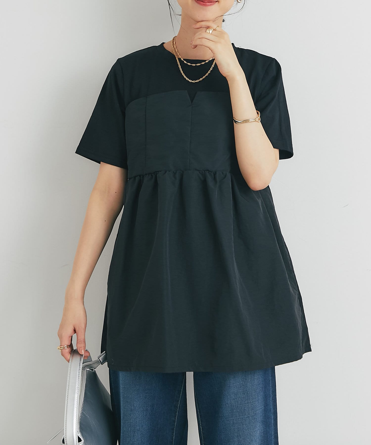 【商品ポイント】・一枚でサマになる、着心地抜群のレイヤード風トップス・ウエストをシェイプするデザインで、スタイルアップ効果も期待できます。・2つのトップスを重ね着しているかのようなデザインで、簡単にお