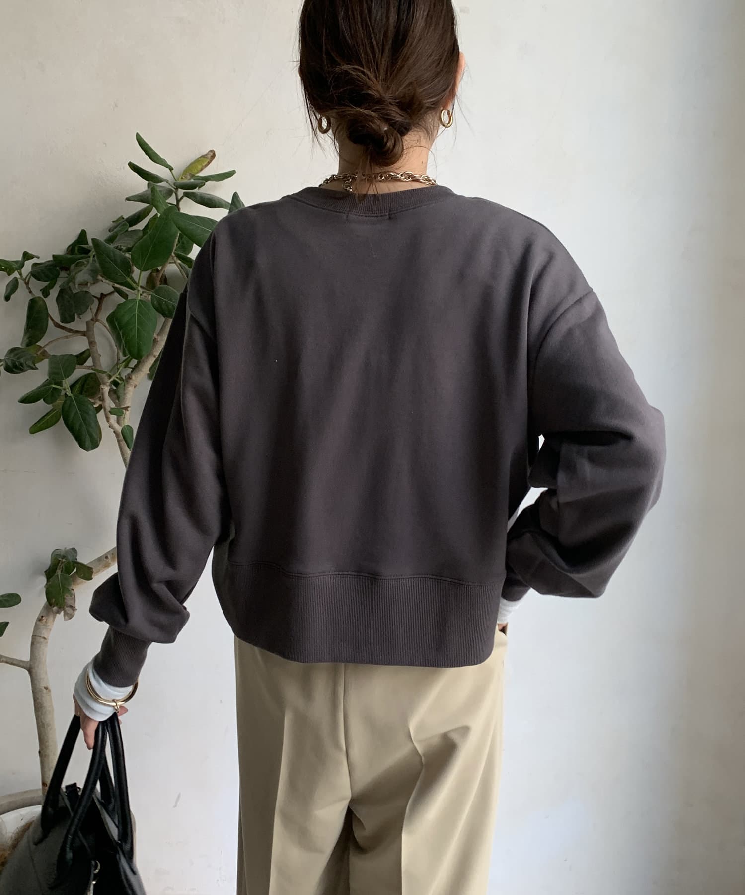 DOUDOU(ドゥドゥ) 【WEB限定】スタッズロゴプルオーバー