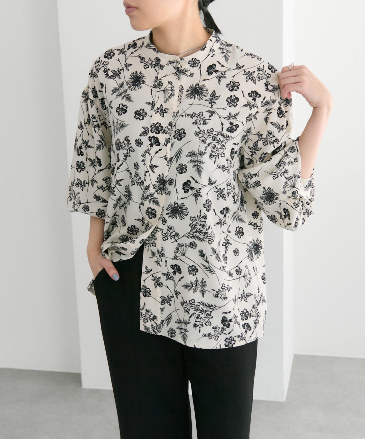 ERIKA CAVALLINI 墨絵花柄シルクブラウス ERIKA CAVALLINI 墨絵花柄シルクブラウス