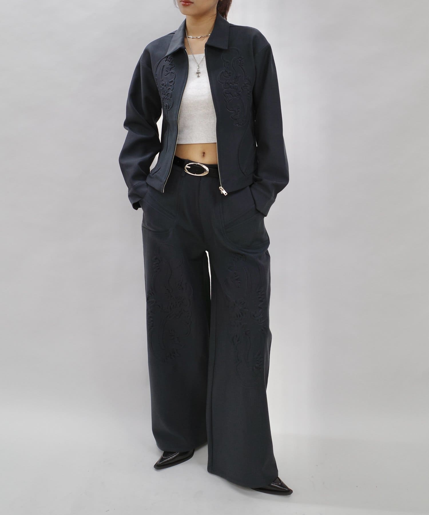 WHO'S WHO gallery】エンボス加工スラックス | OUTLET