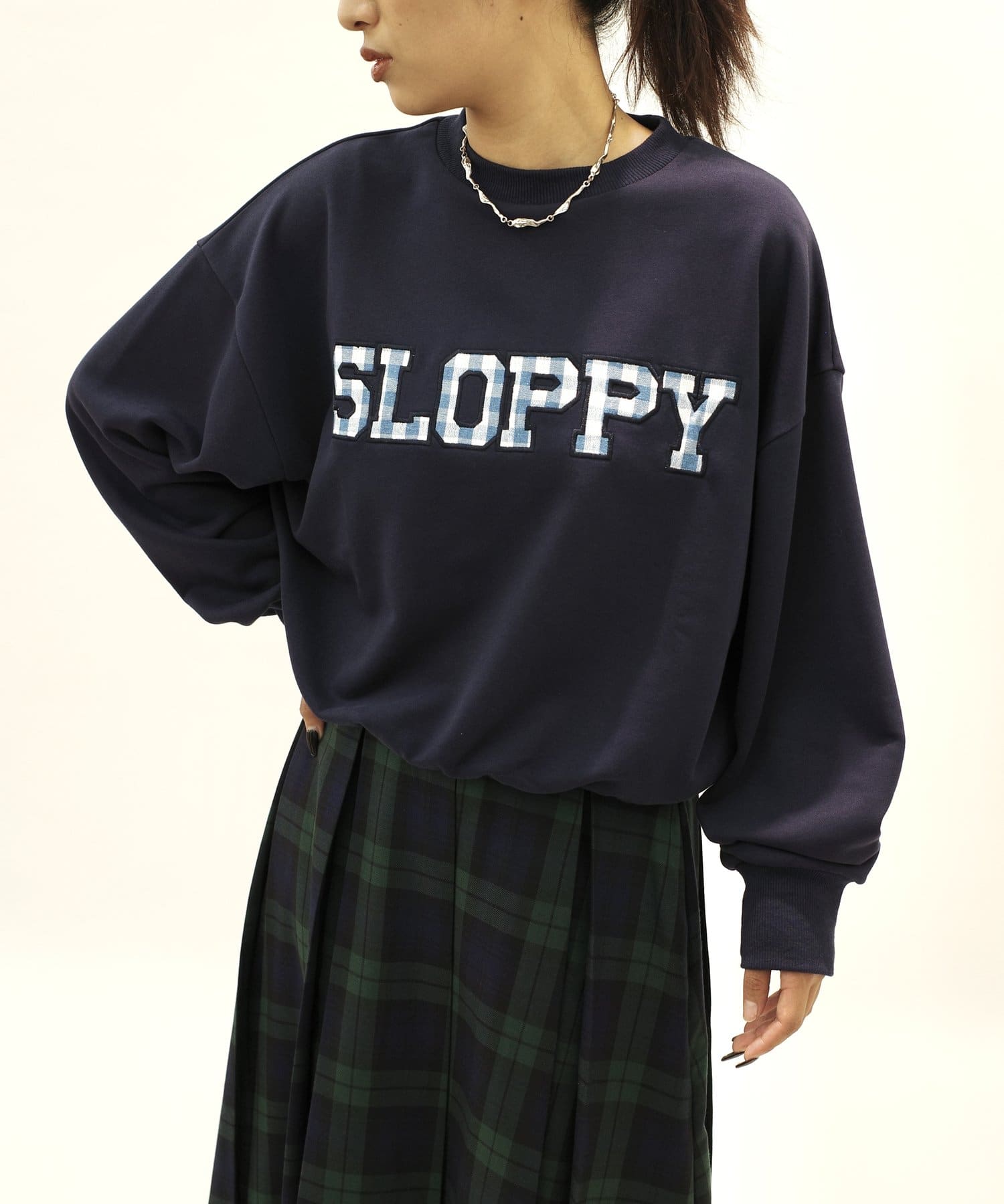 OUTLET(アウトレット) 【WHO'S WHO gallery】チェック刺繍ロゴ裏毛クルー