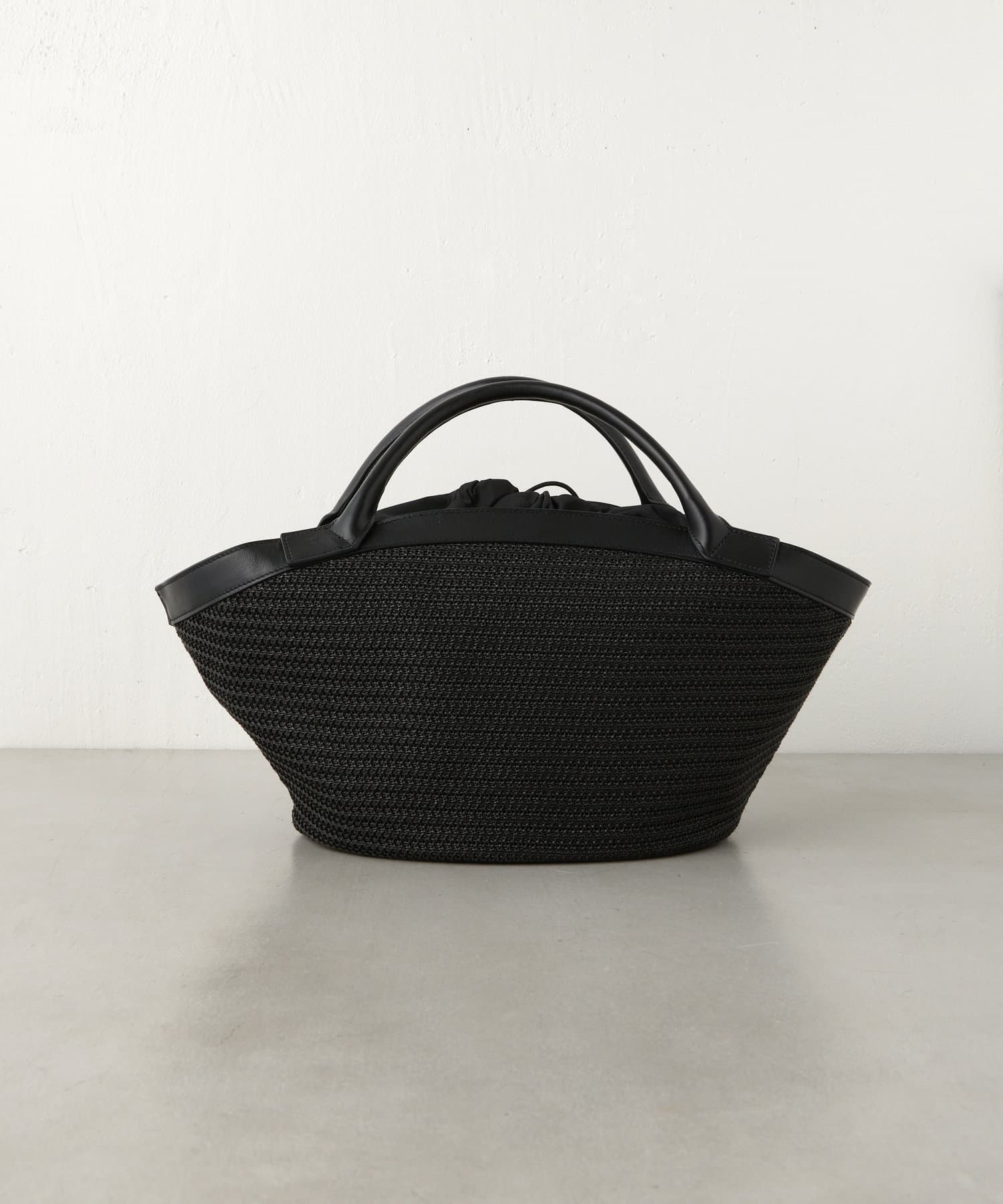 【極美品】BEARDSLEY ビアズリー 2.718牛革クロスボディバッグ 黒色 2.718》コンビバスケット | BEARDSLEY(ビアズリー)レディース