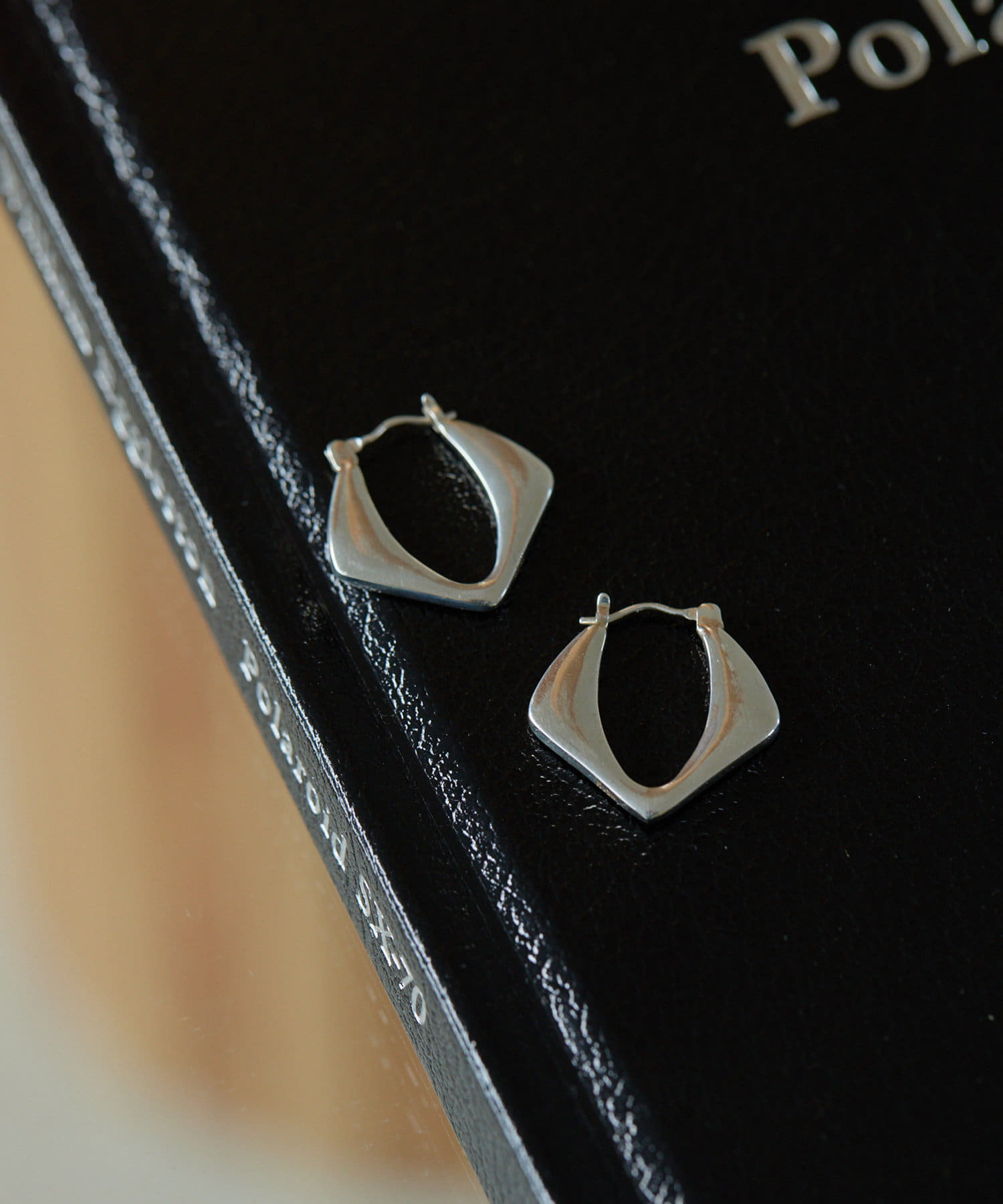 美品　Hoaw. ハァウ　ホースシューフープピアス　ゴールド　ウィムガゼット Whim Gazette(ウィム ガゼット)の【Hoaw.】ホースシューフープ