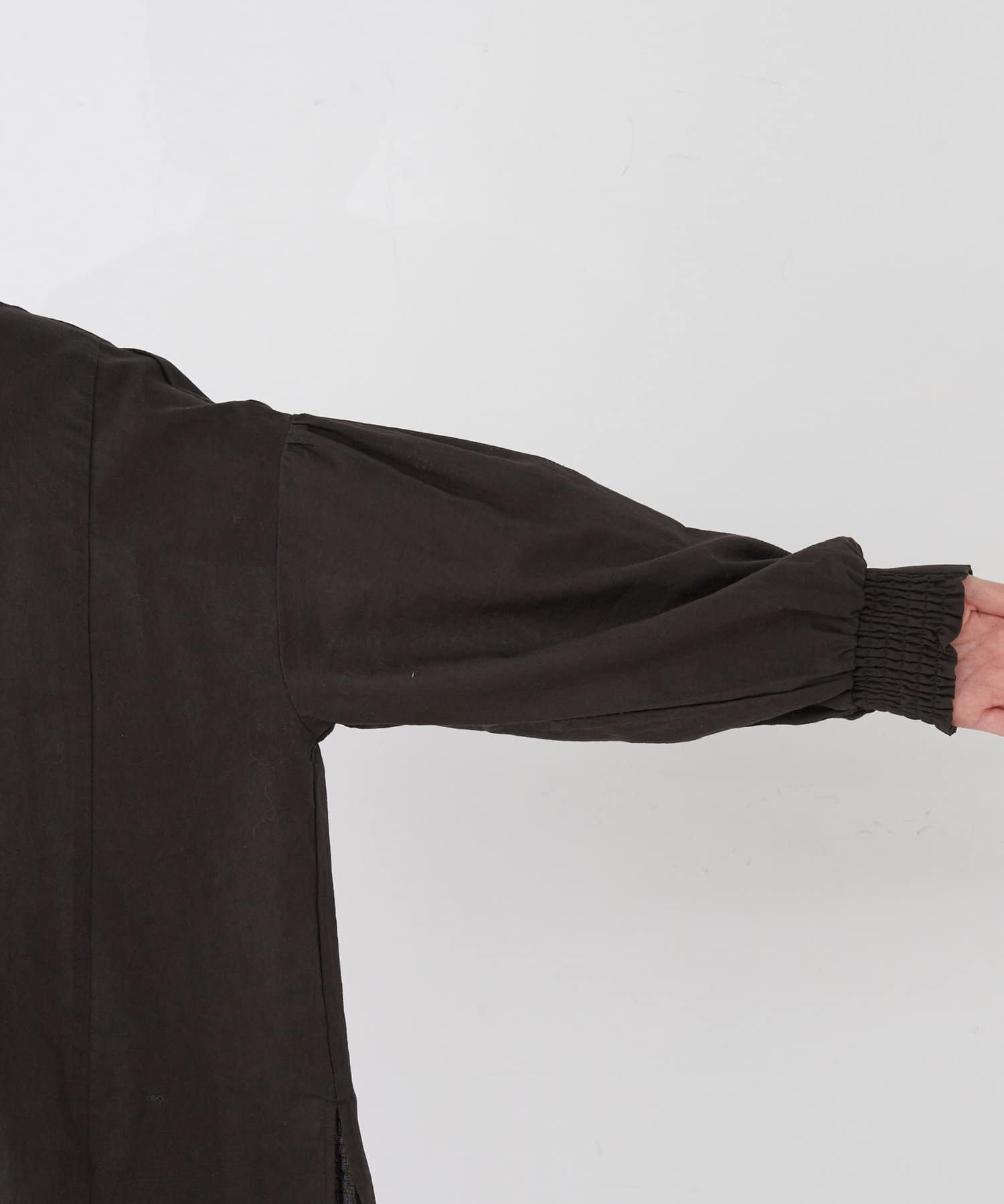 Jena　espace merveilleux(ジェナ　エスパスメルヴェイユ) 袖ギャザー綿麻シャツ