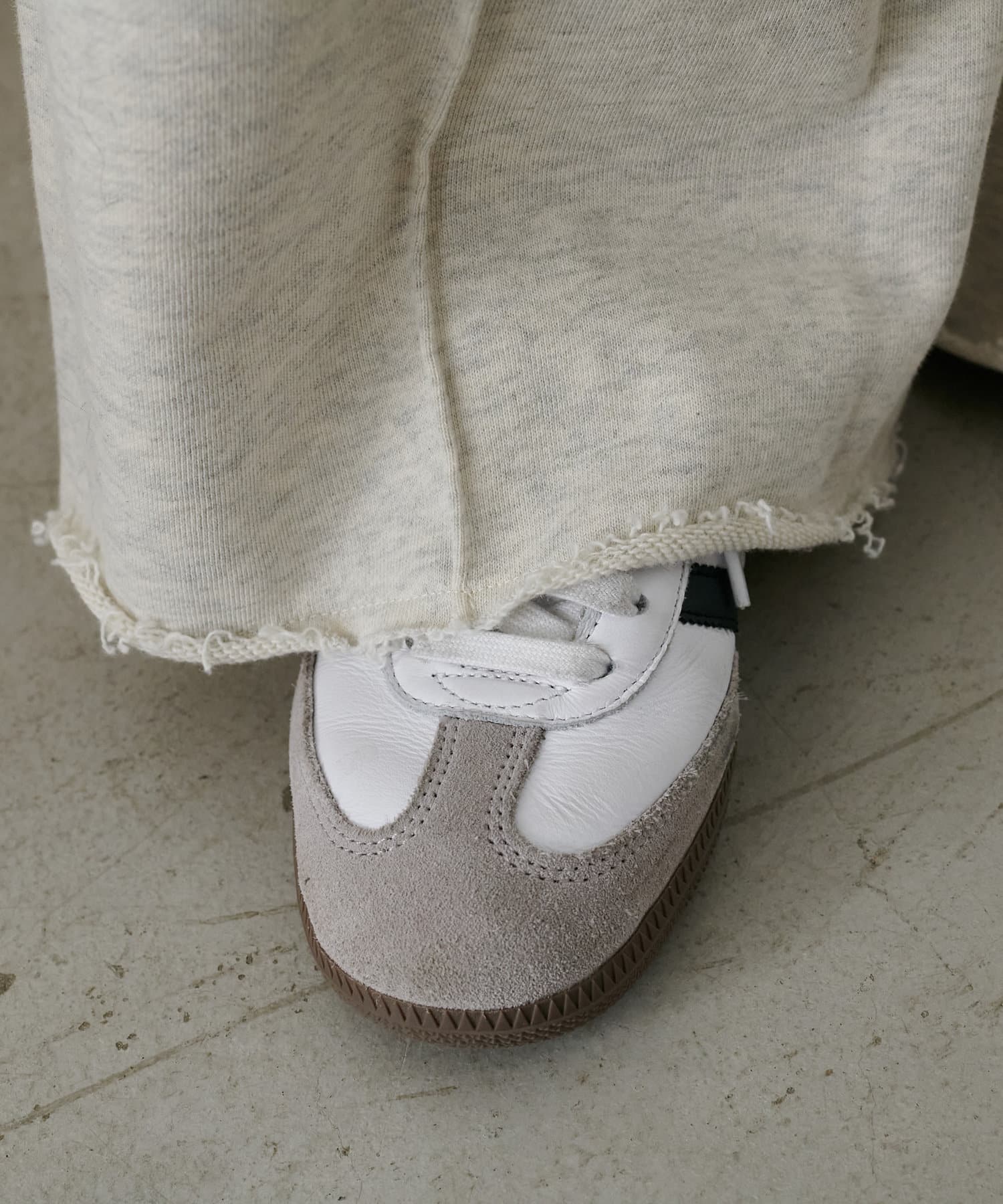 DISCOAT(ディスコート) 【トレンドアイテム!】裏毛センタープレスワイドパンツ