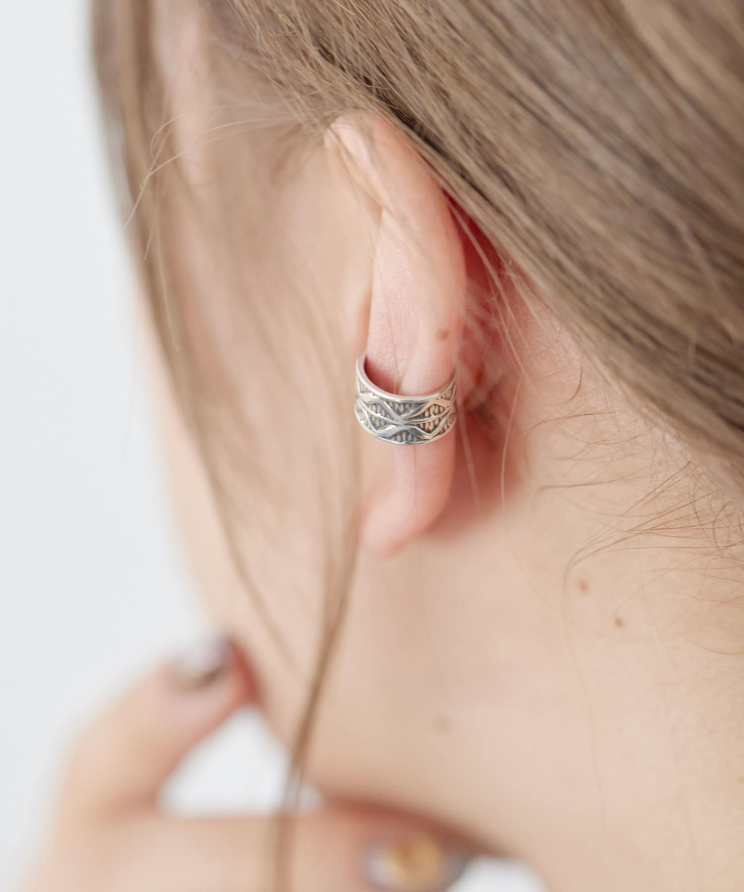 ear PAPILLONNER(イア パピヨネ) 《スターリングシルバー使用》スタンプミニイヤーカフ