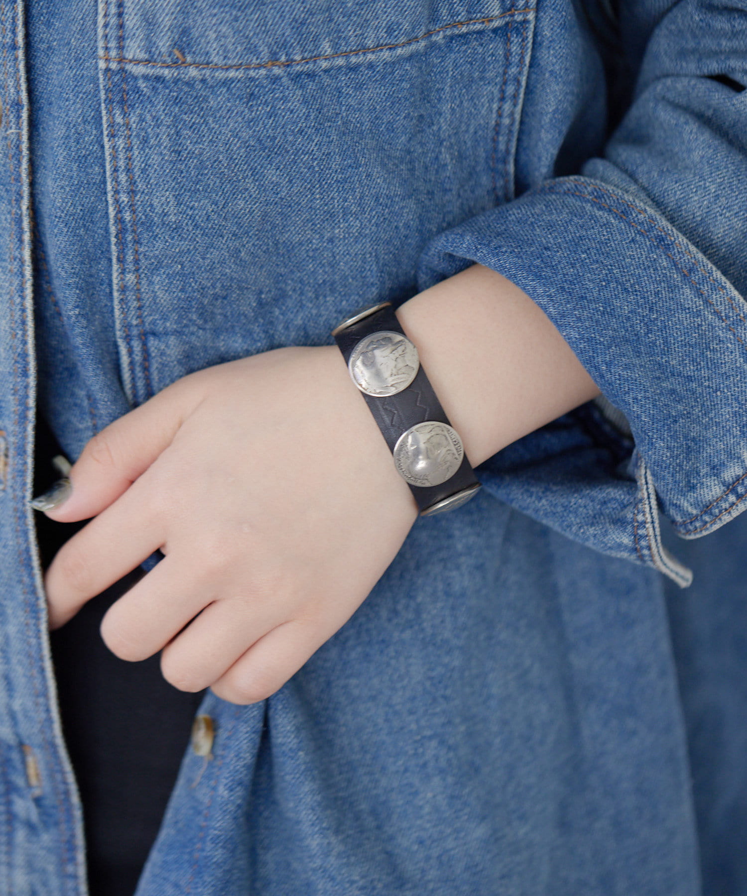 ear PAPILLONNER(イア パピヨネ) 《スターリングシルバー使用》コインレザーバングル