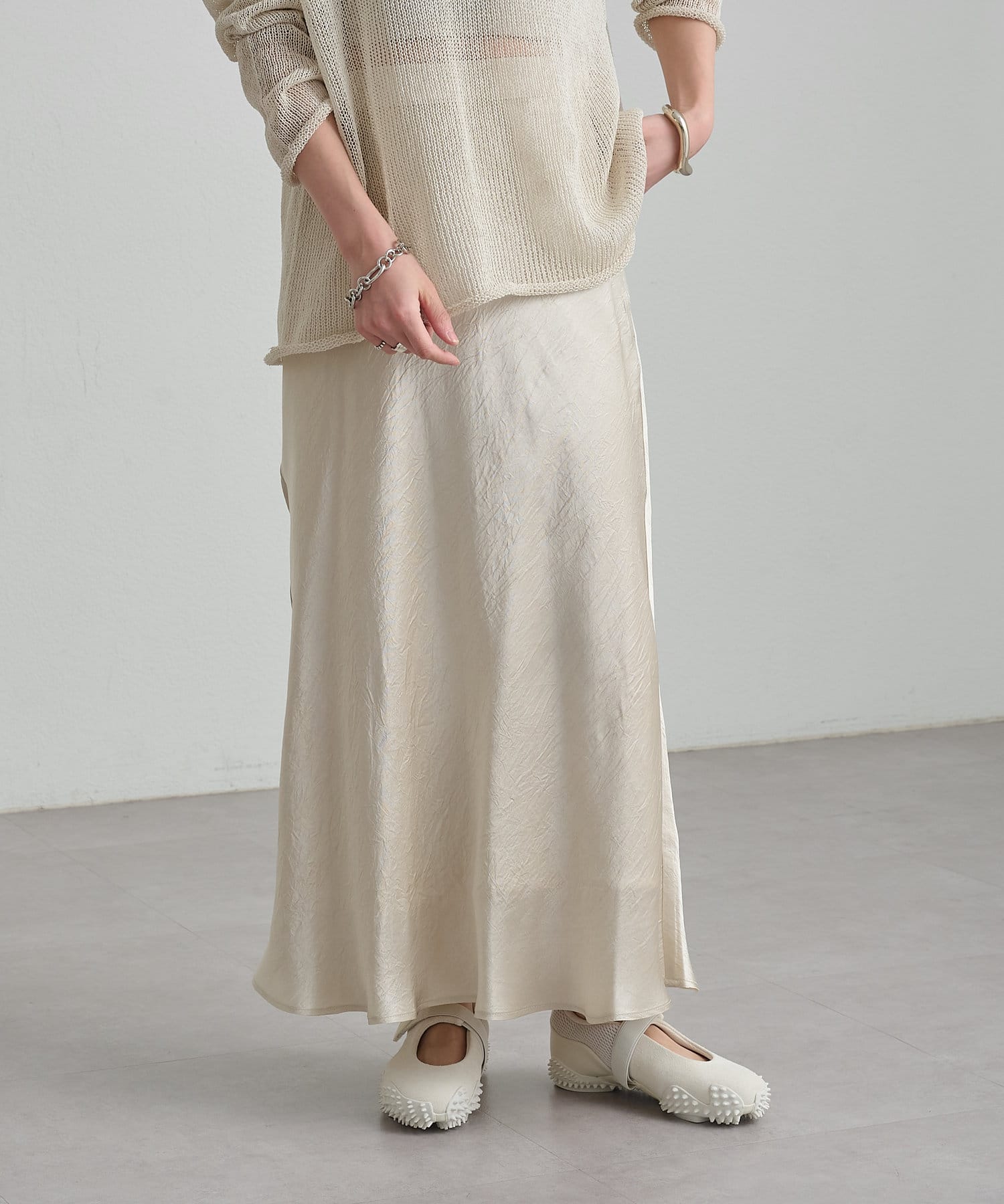 【新品未使用】Omekashi スカート オフホワイト Omekashi（オメカシ）の「タックティアードスカート（スカート