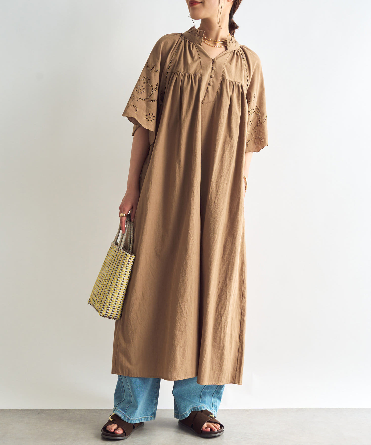 大人可愛い雰囲気を演出してくれるワンピース商品ポイント・袖刺繡がアクセントになり、これ1枚で大人可愛い雰囲気にまとめてくれます。・普段使いしやすいカラーバリエーションでデイリーに大活躍間違いなし◎・コ
