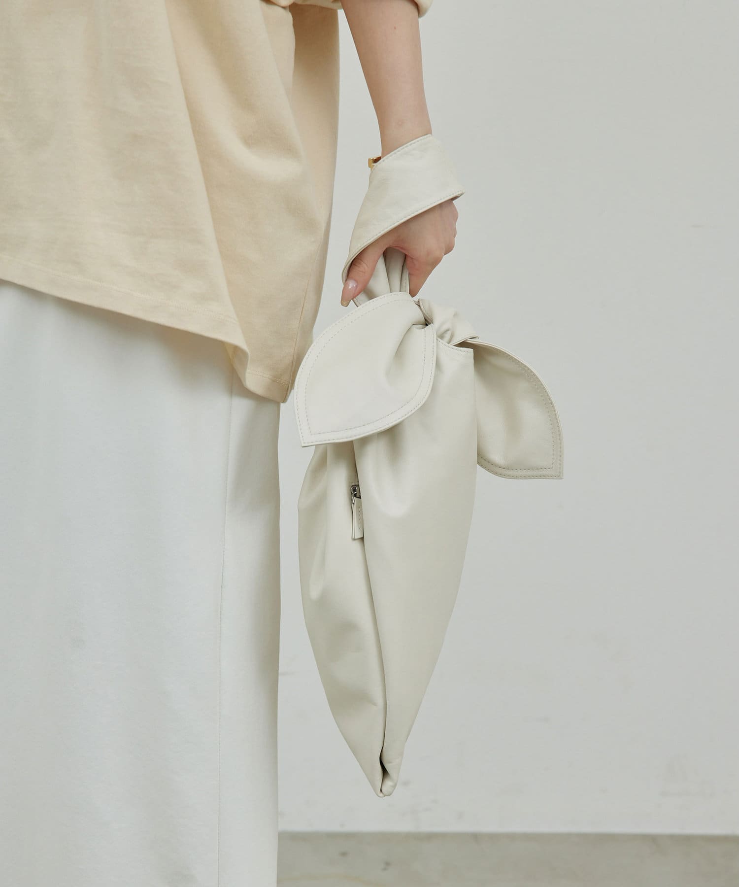 新品同様GALLARDAGALANTEガリャルダガランテ【Hoaw.】ボウBag 新品同様GALLARDAGALANTEガリャルダガランテ【Hoaw.】ボウBag