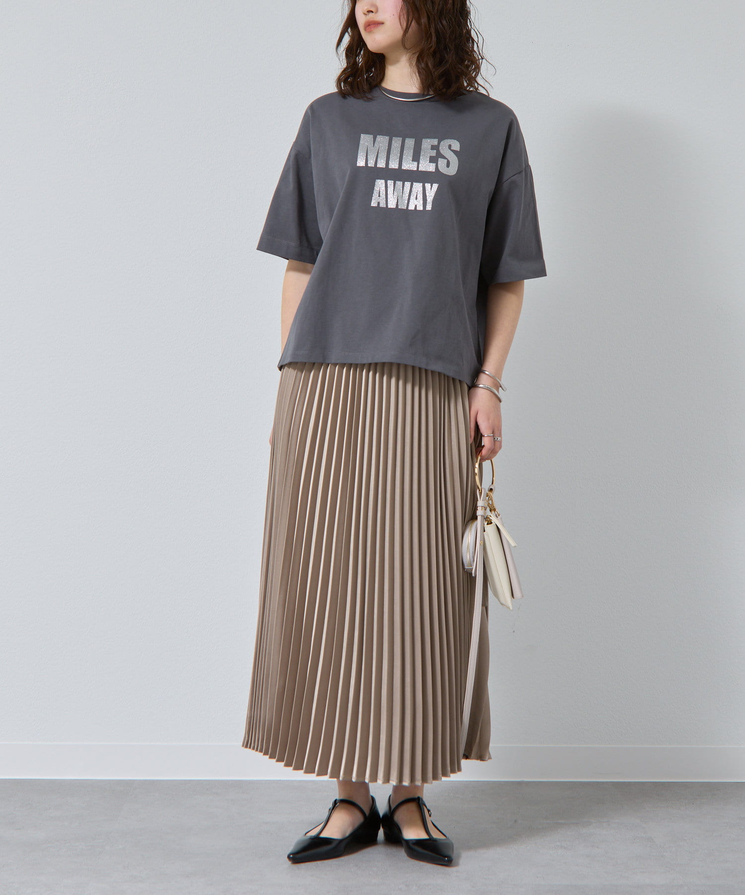 COLONY 2139(コロニー トゥーワンスリーナイン) MILESラメロゴTシャツ