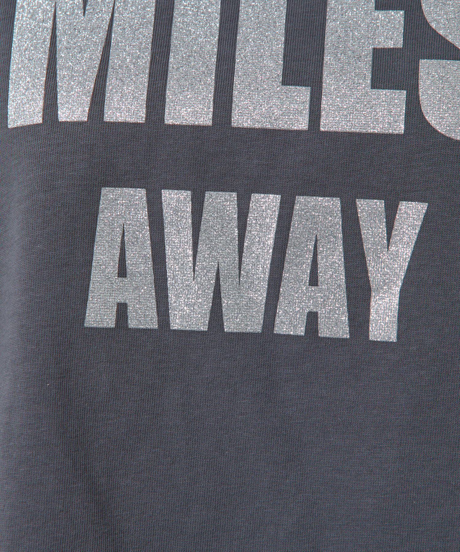 COLONY 2139(コロニー トゥーワンスリーナイン) MILESラメロゴTシャツ