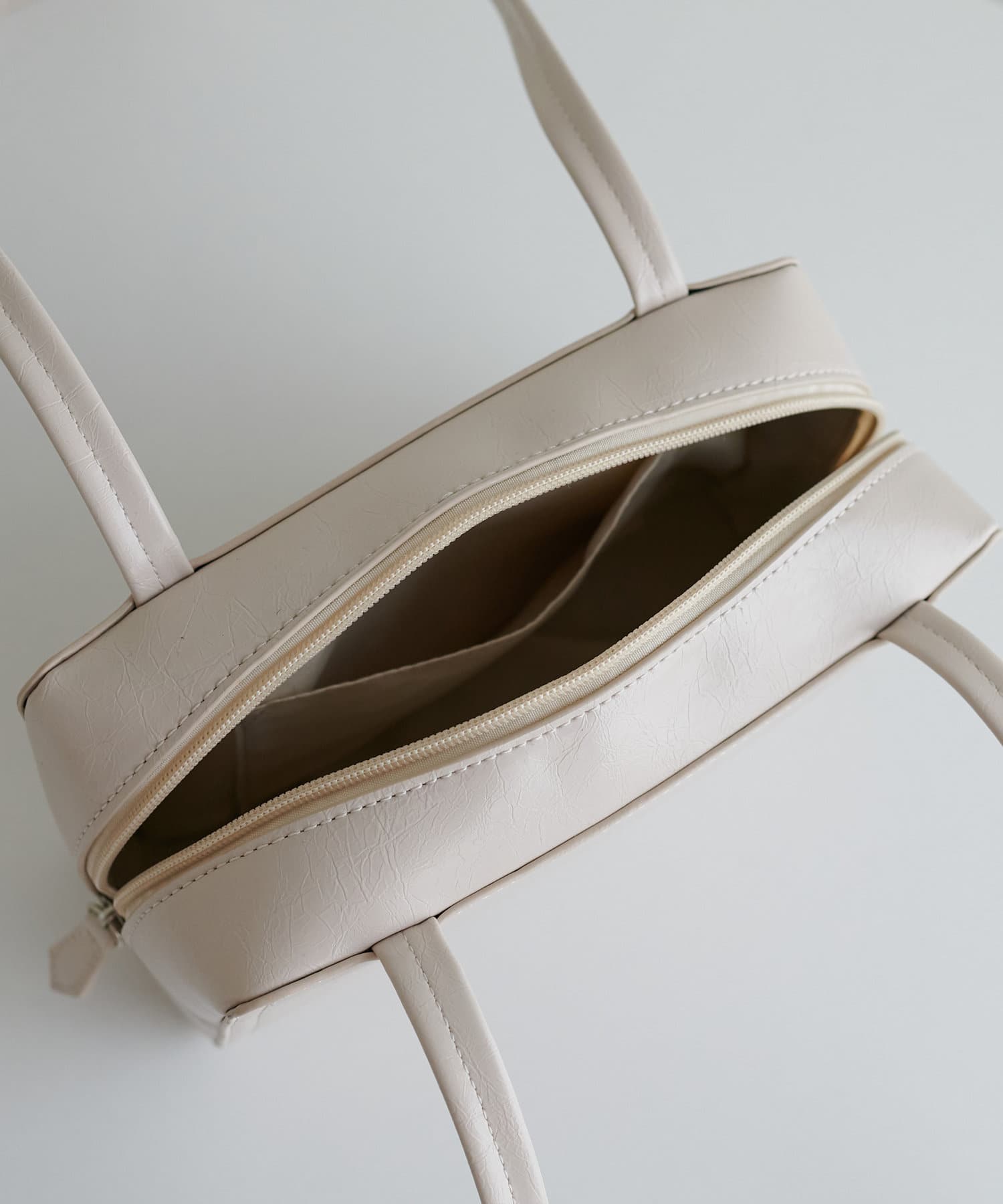 DISCOAT(ディスコート) 【全系統◎/600mlペットボトルも収納可！】ロングハンドルオイル調ショルダーバッグ《詳細動画あり》