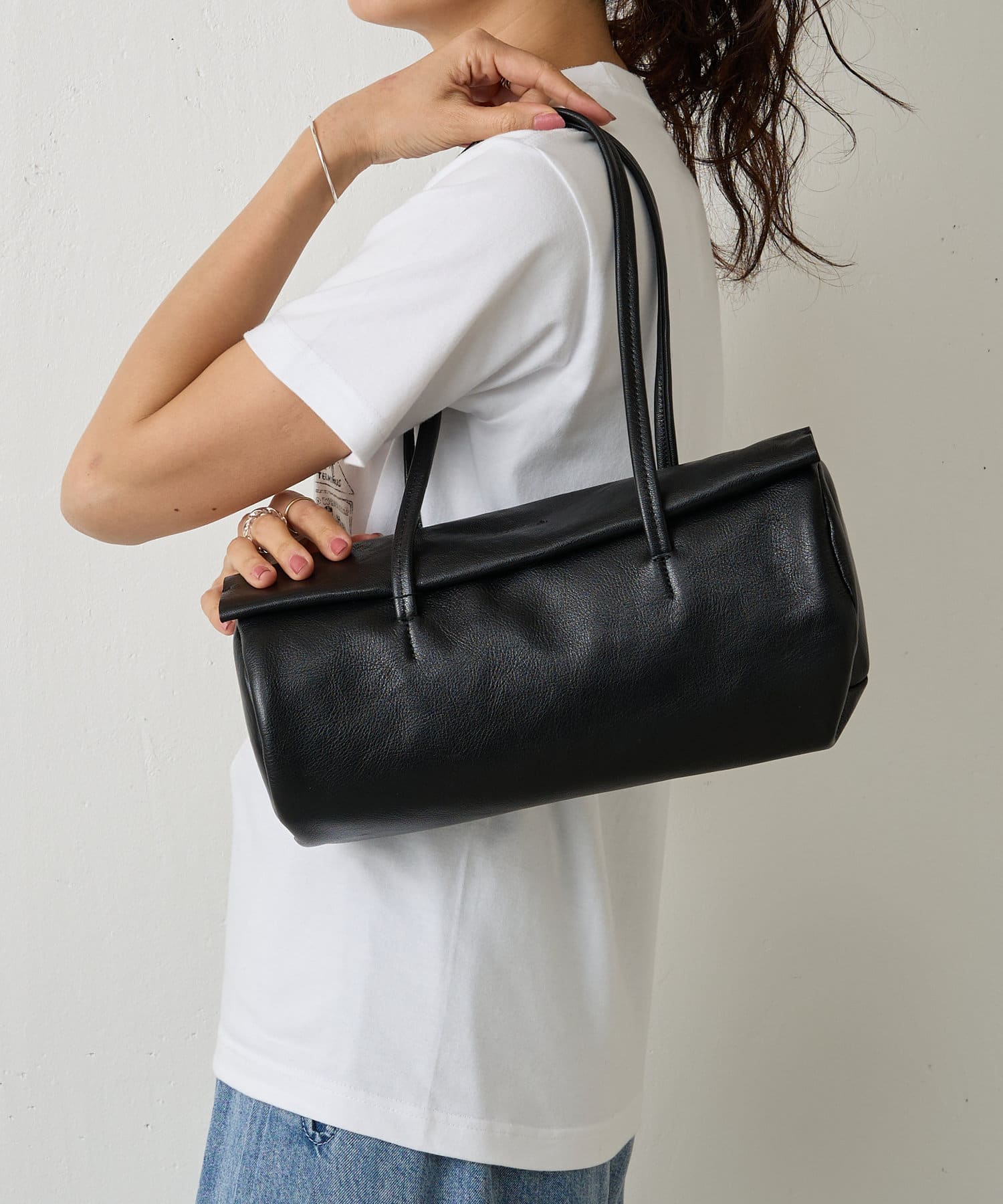 BEARDSLEY(ビアズリー) レディース 《Hoaw.》横長シリンダーBAG ブラック