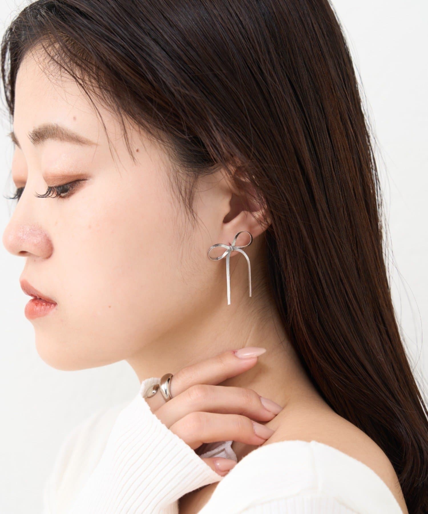 合金リボン型ピアス