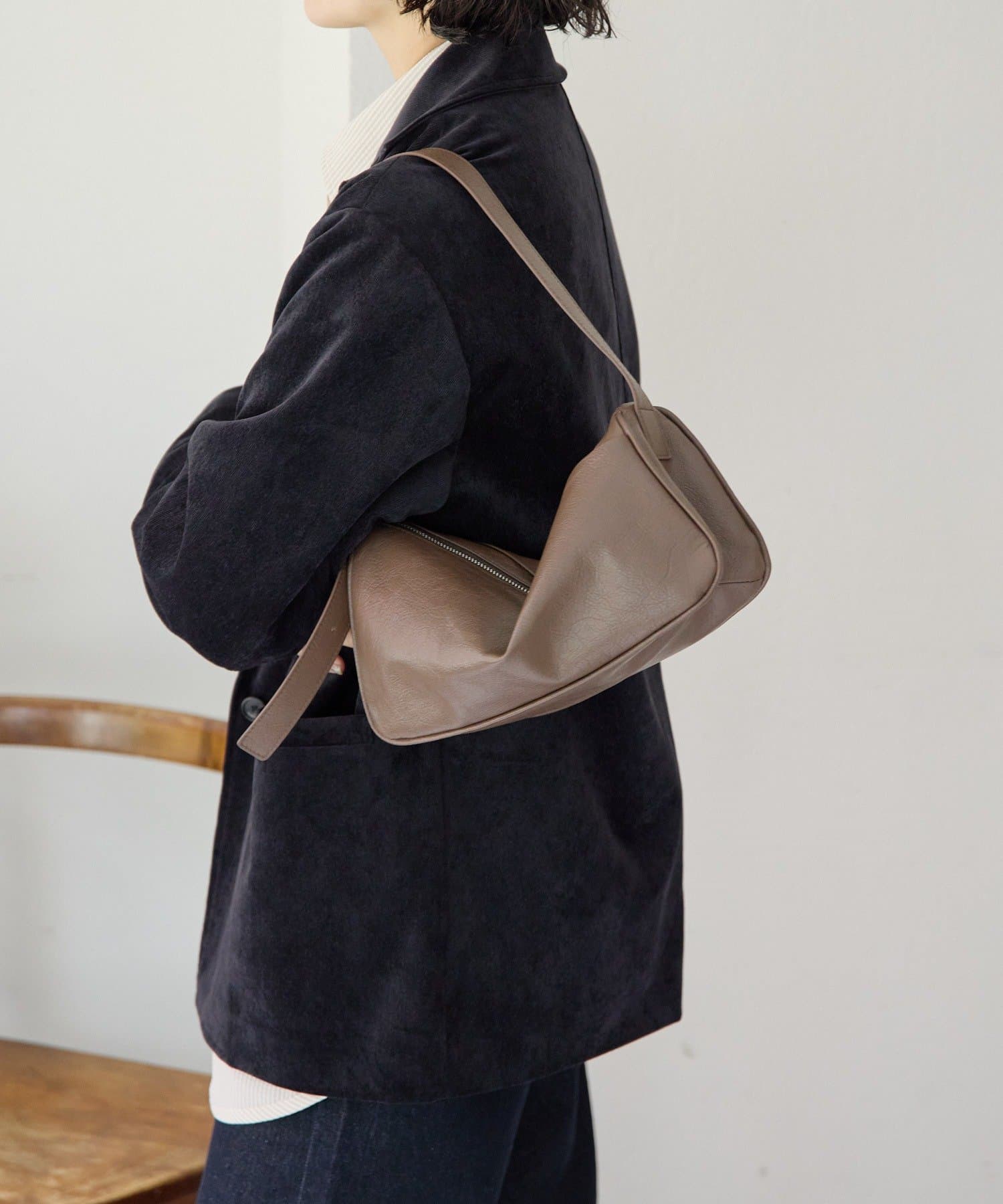 ear PAPILLONNER(イア パピヨネ) ミニスワローマチショルダーバッグ《本革/超軽量280g/全骨格◎/500mlペットボトルも入る！》