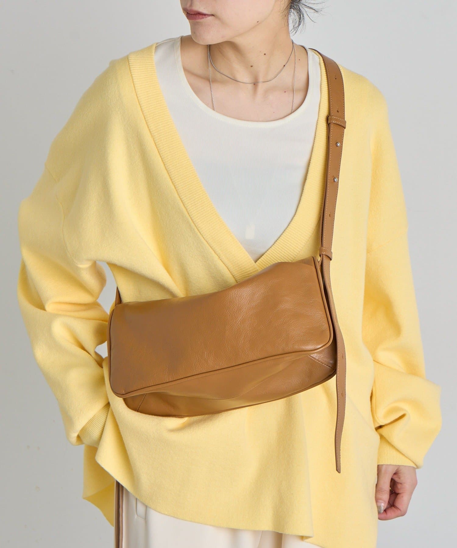 ear PAPILLONNER(イア パピヨネ) ミニスワローマチショルダーバッグ《本革/超軽量280g/全骨格◎/500mlペットボトルも入る！》