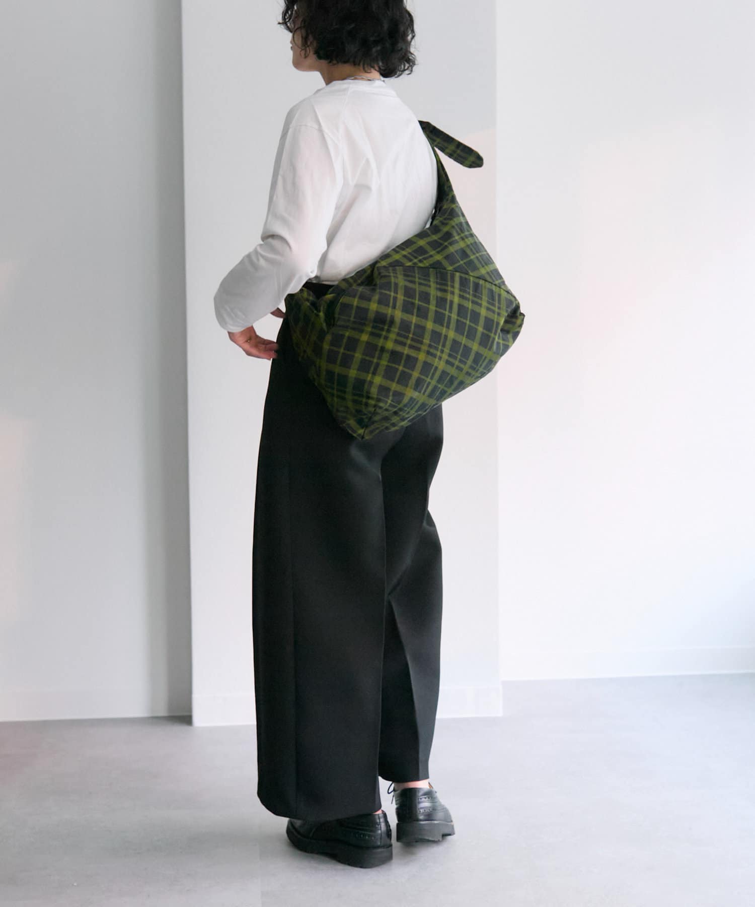 ear PAPILLONNER(イア パピヨネ) 《軽量/A4サイズ対応/旅行におすすめ》切り替えチェックショルダーバッグ