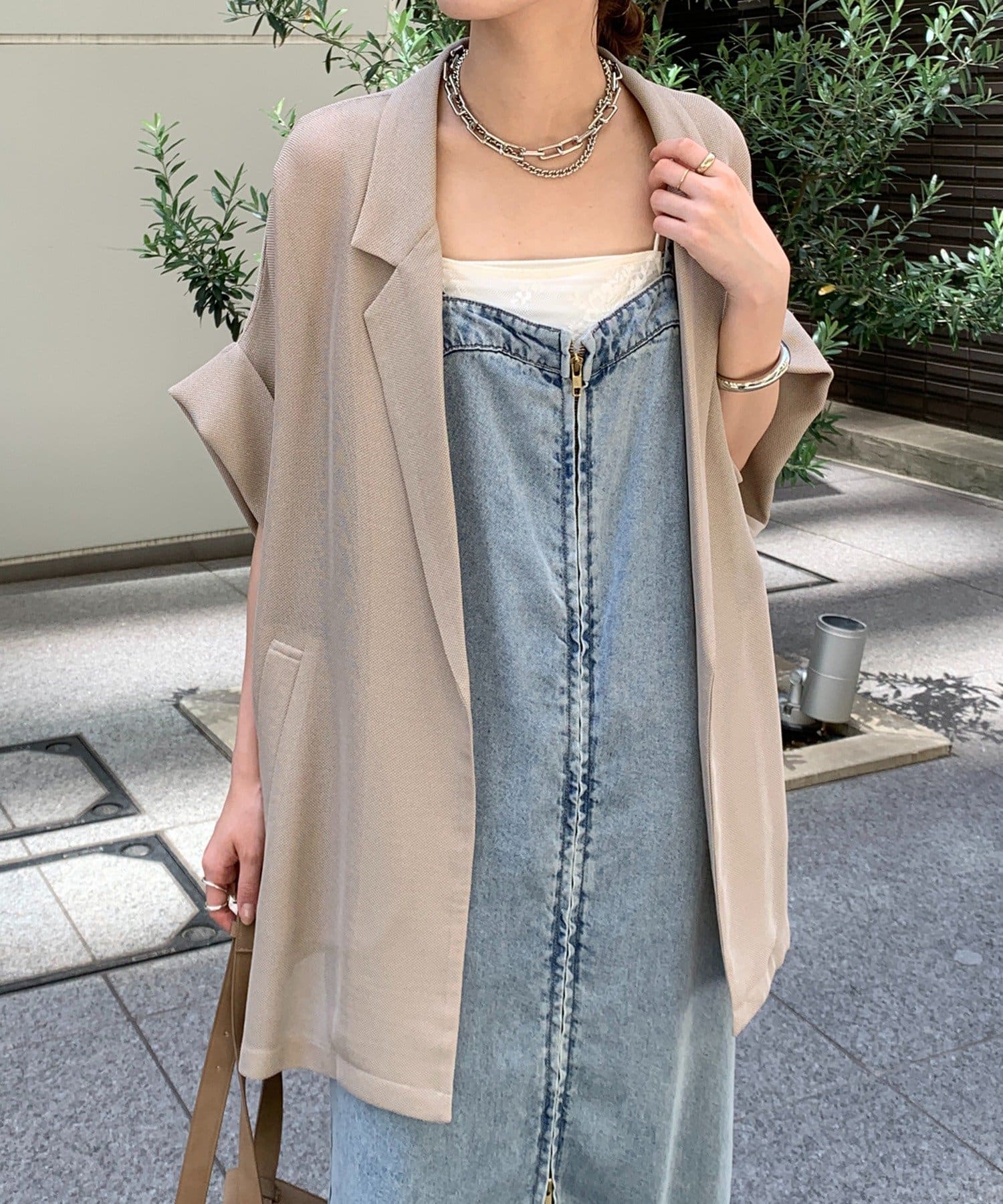 ■2025 SPRING & SUMMER ITEM■フロントのジップデザインがおしゃれ見え！セルロースの柔らかな素材で仕上げたデニムジャンスカ。テロンとした軽やかな着心地で落ち感があるため、