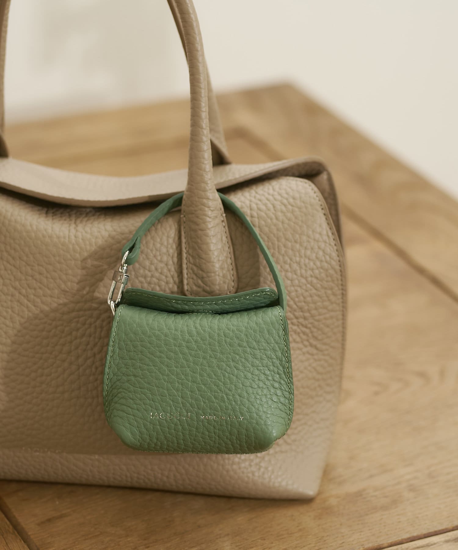 IACUCCI(イアクッチ) レディース ラーナ ミニチャーム ALCE グリーン