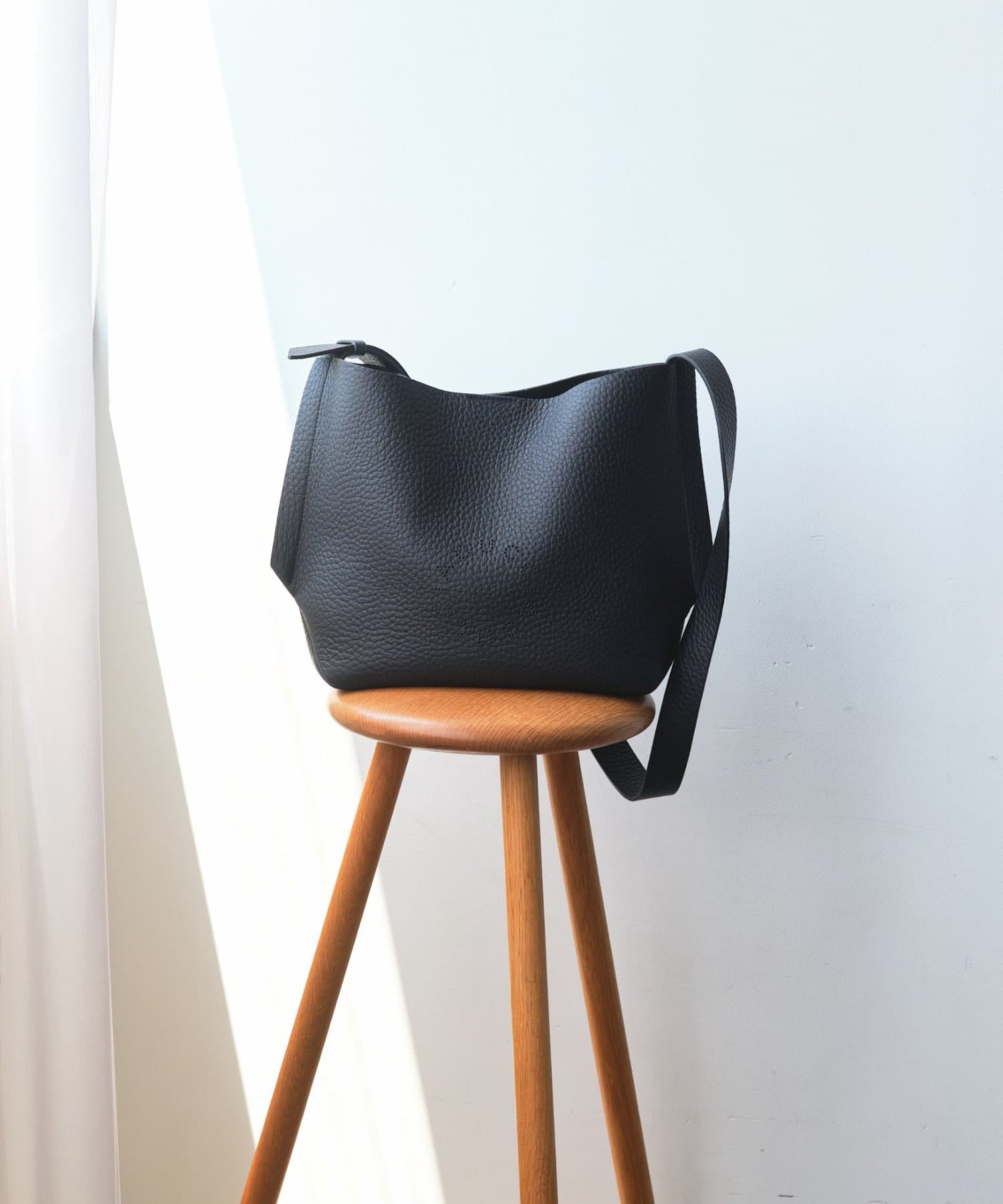 IACUCCI(イアクッチ) グッシオ ミディアムショルダー ALCE