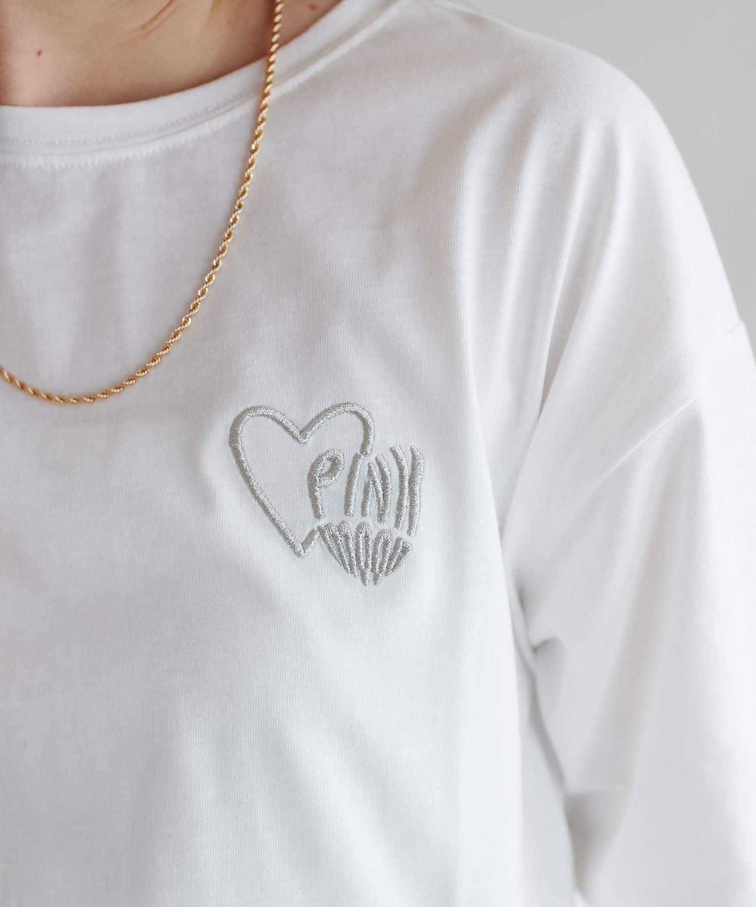 DISCOAT(ディスコート) 【WEB限定】ハート刺繍Tシャツ