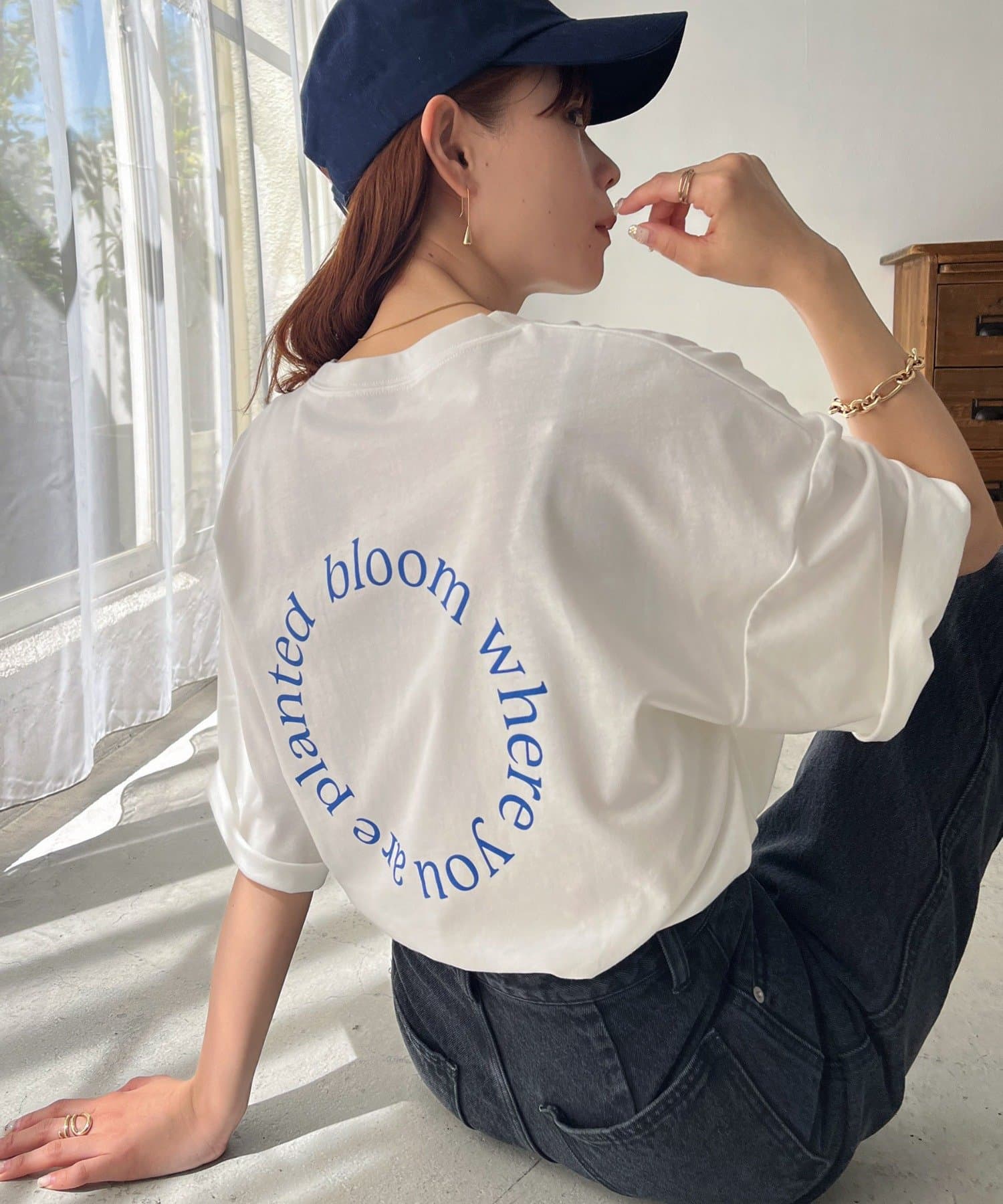 DISCOAT ONLINE LIMITED ITEMレイヤードにぴったり！バックサークルロゴTシャツバックデザインがコーディネートのアクセントになるサークルロゴTシャツ。ゆったりとしたゆとりのあるシ