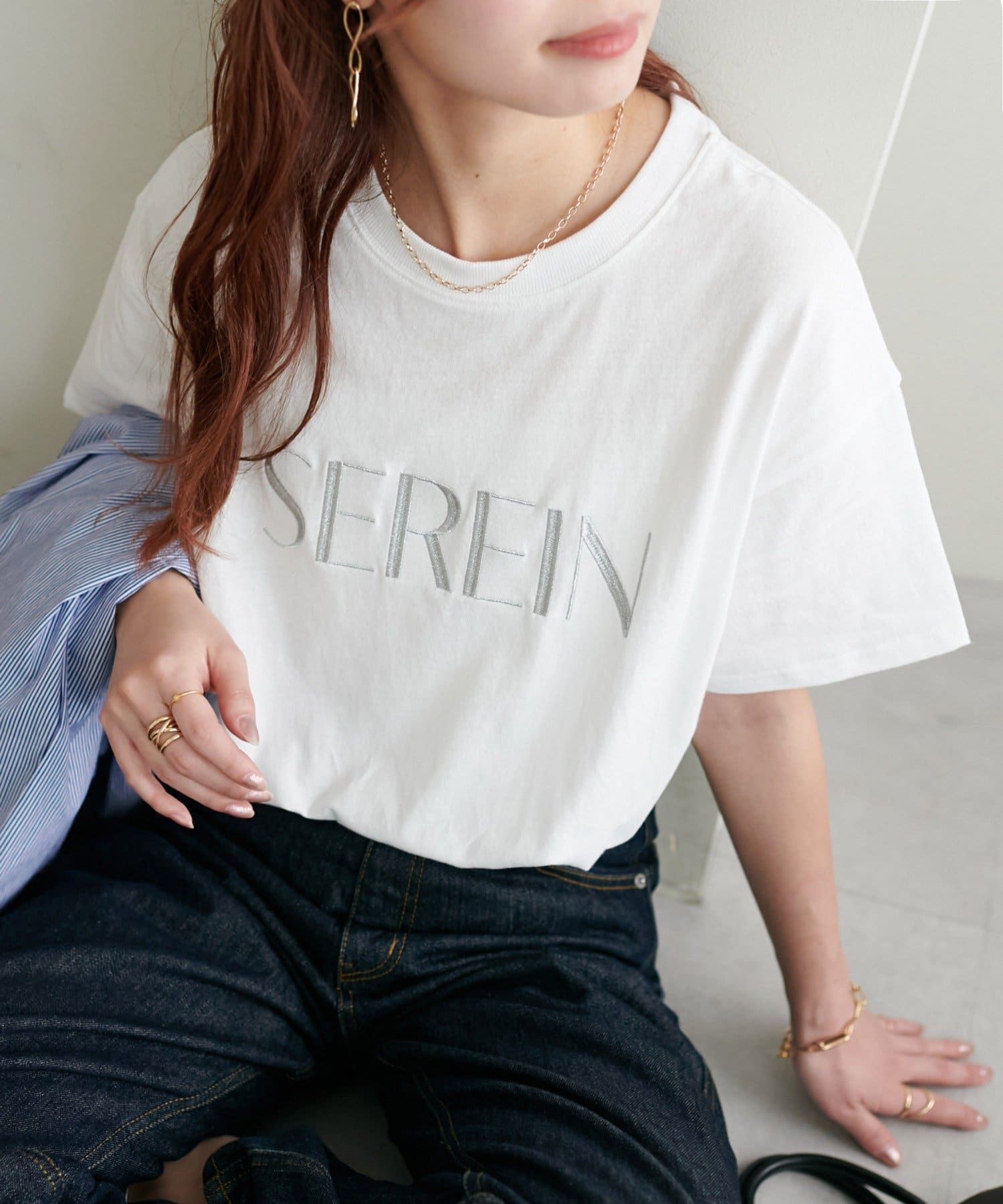 DISCOAT ONLINE LIMITED ITEM去年に引き続き、新色を連れて登場！●デザイン上品なロゴの刺繍が目を惹く一枚。カジュアル過ぎないロゴがデイリー使いにピッタリなデザイン！程よくゆとり