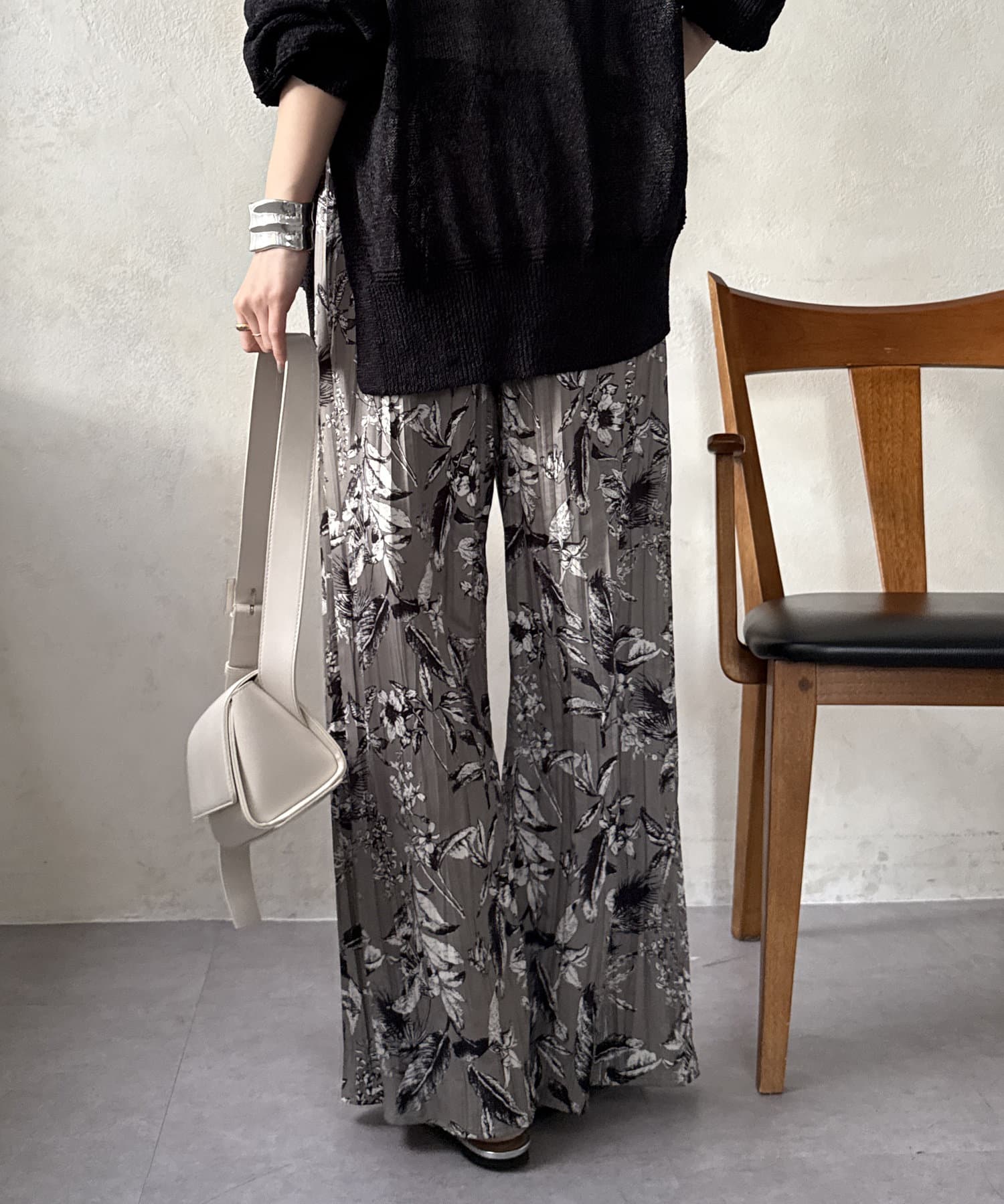 DOUDOU(ドゥドゥ) 【WEB限定】リーフ柄プリーツパンツ