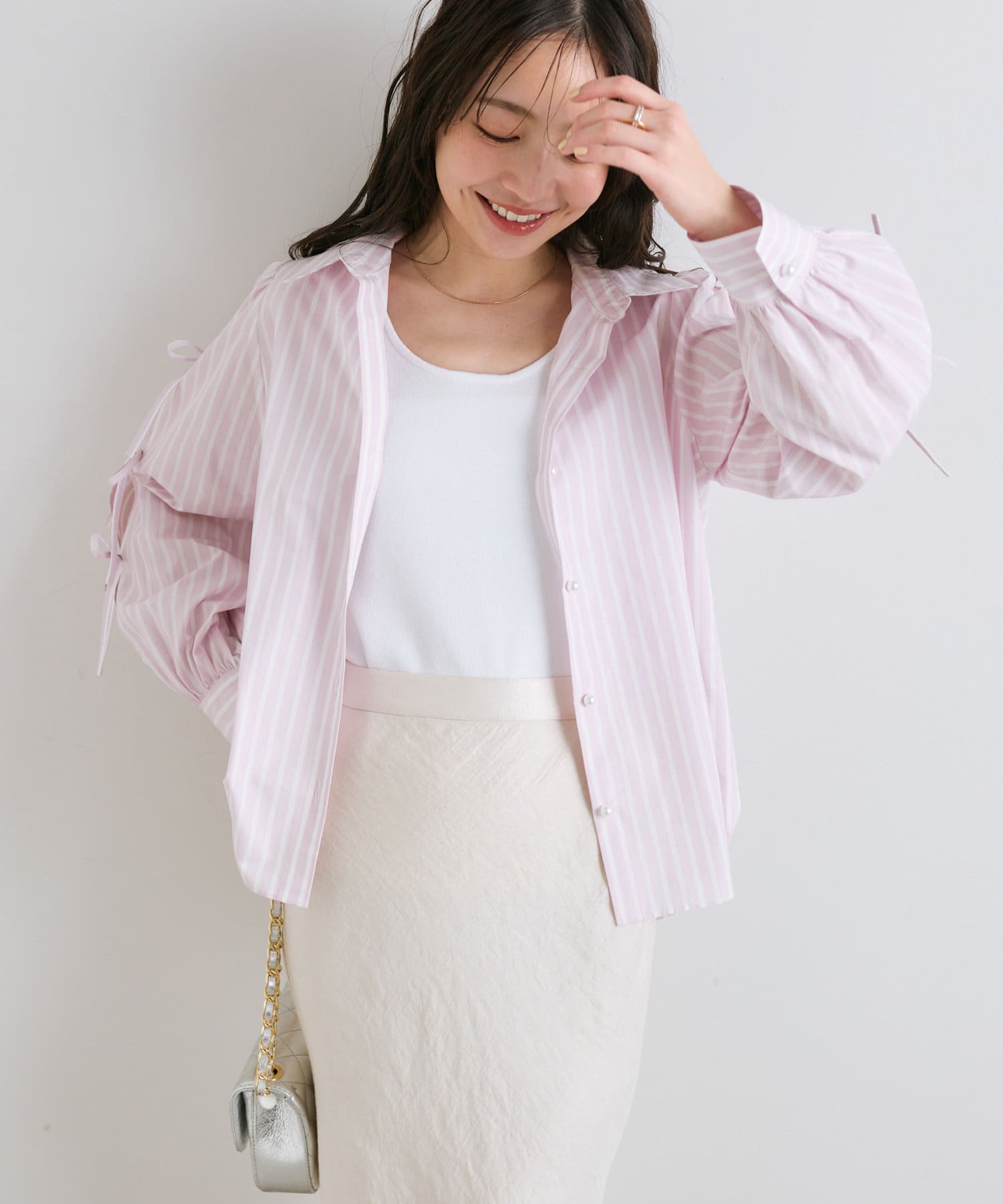 愛されシャツ】ストライプリボンスリーブシャツ | La boutique