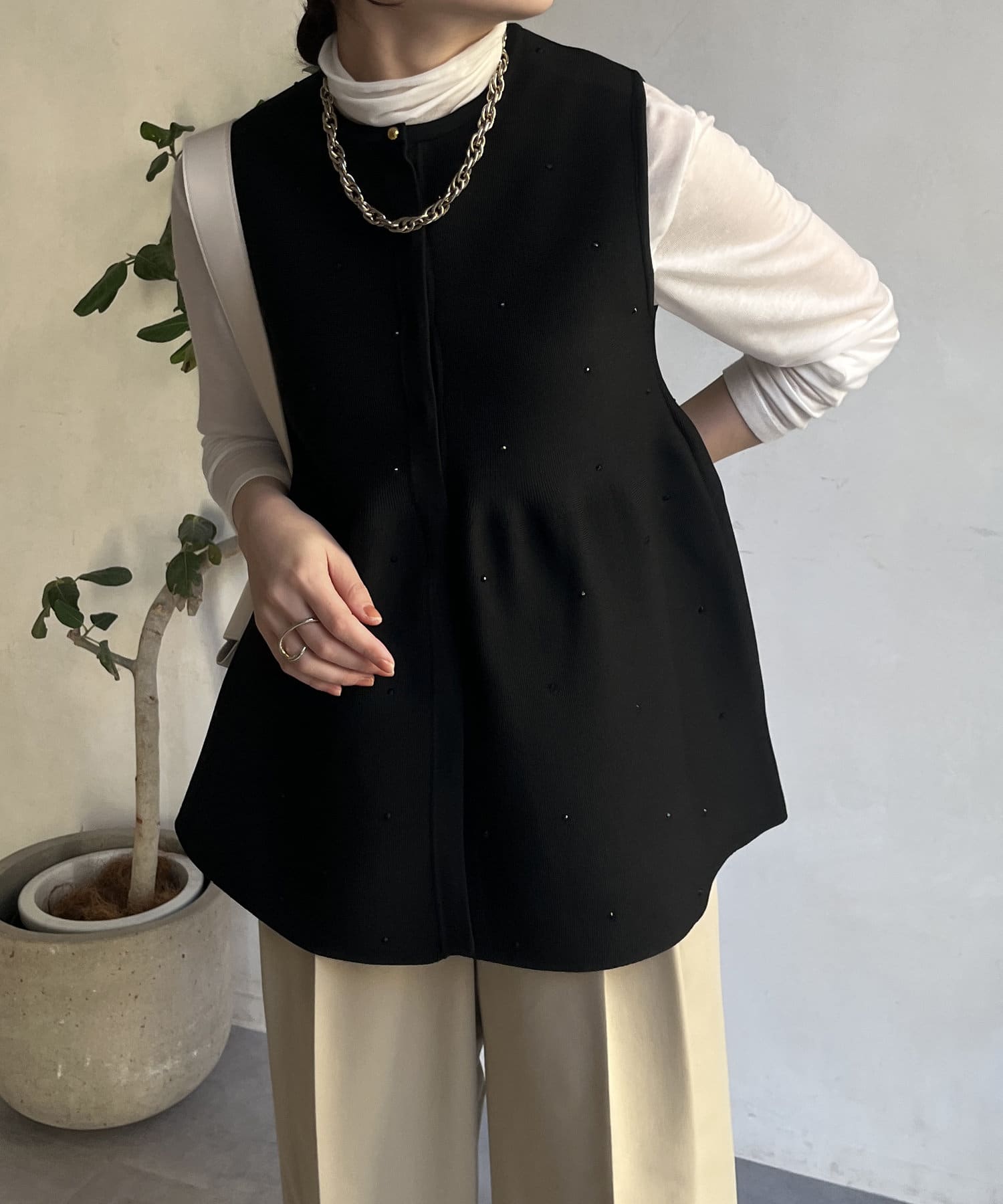 DOUDOU(ドゥドゥ) 【WEB限定】ラインストーンノースリフレアニット