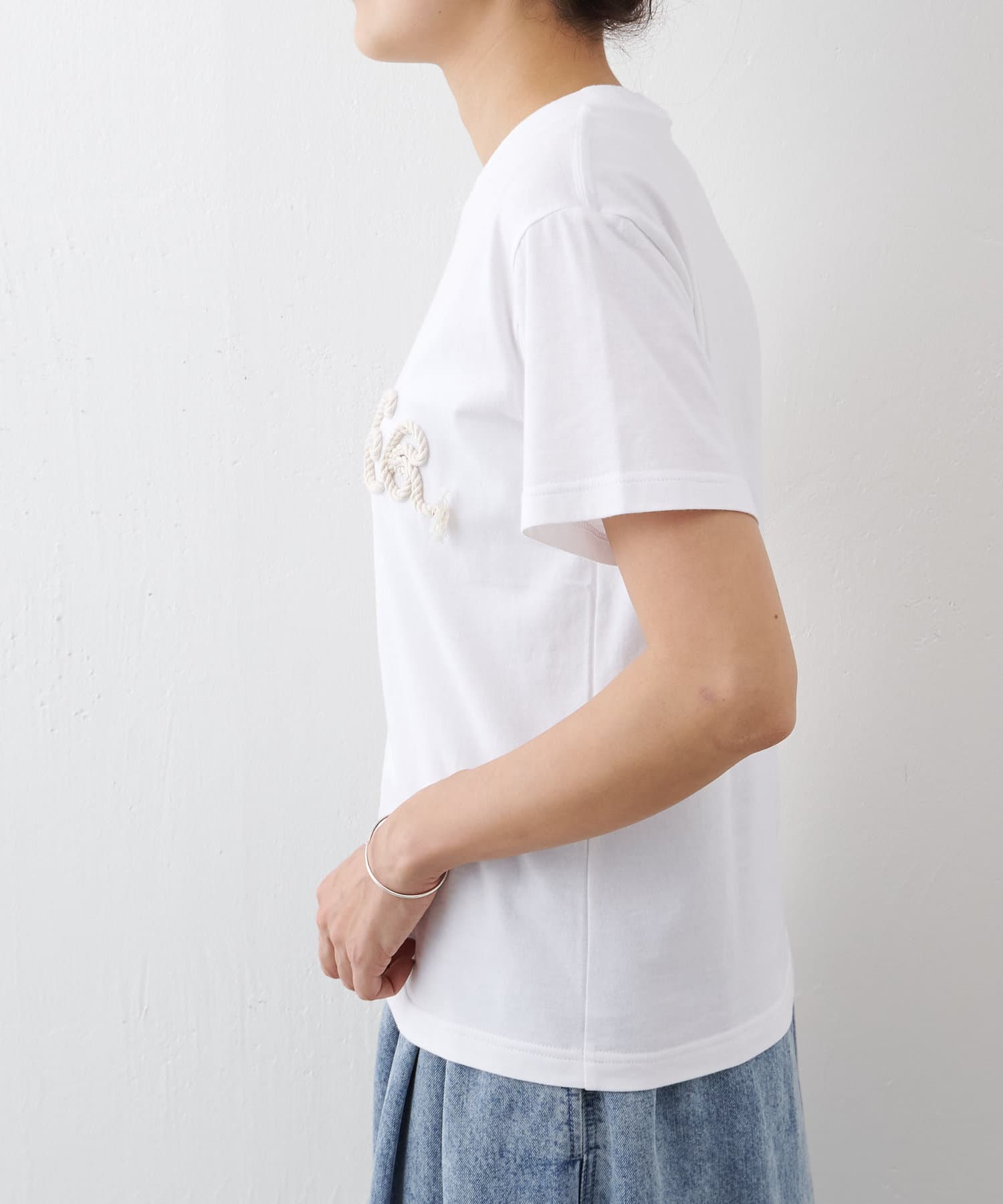 ビアズリー 「FRIPIER／フリピエ」のロゴ コットンTシャツ ビアズリー 「FRIPIER／フリピエ」のロゴ コットンTシャツ