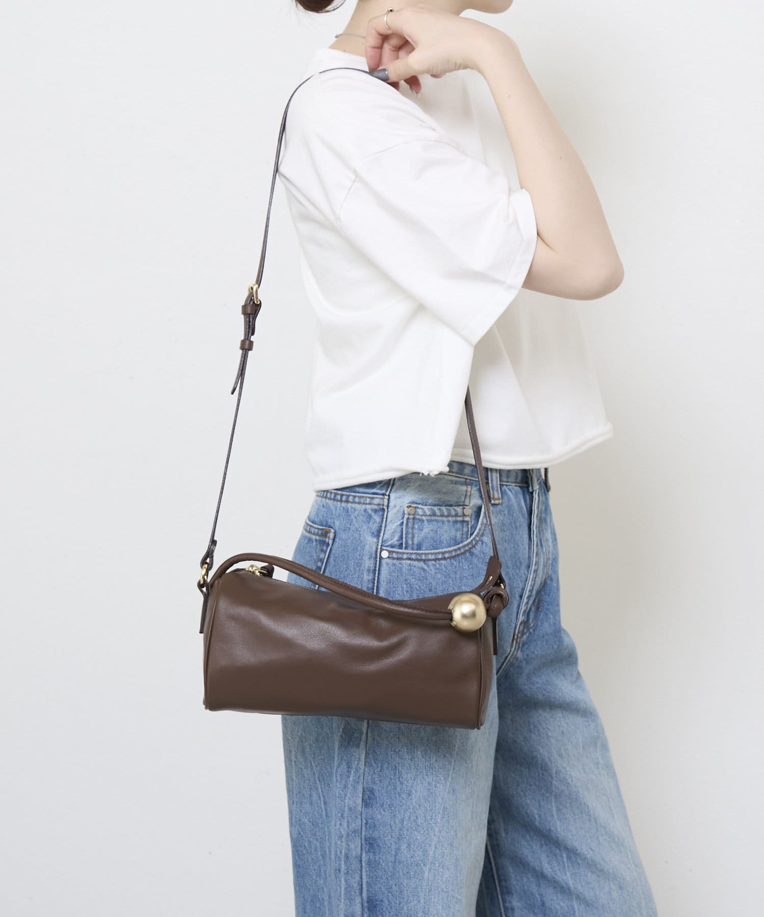【russet×BEARDSLEY】2wayミニショルダーバッグバッグブランドであるラシットのものづくりにBEARDSLEYのもつ世界感をプラス。BEARDSLEYのアイテムに合わせて楽しめるバッグに