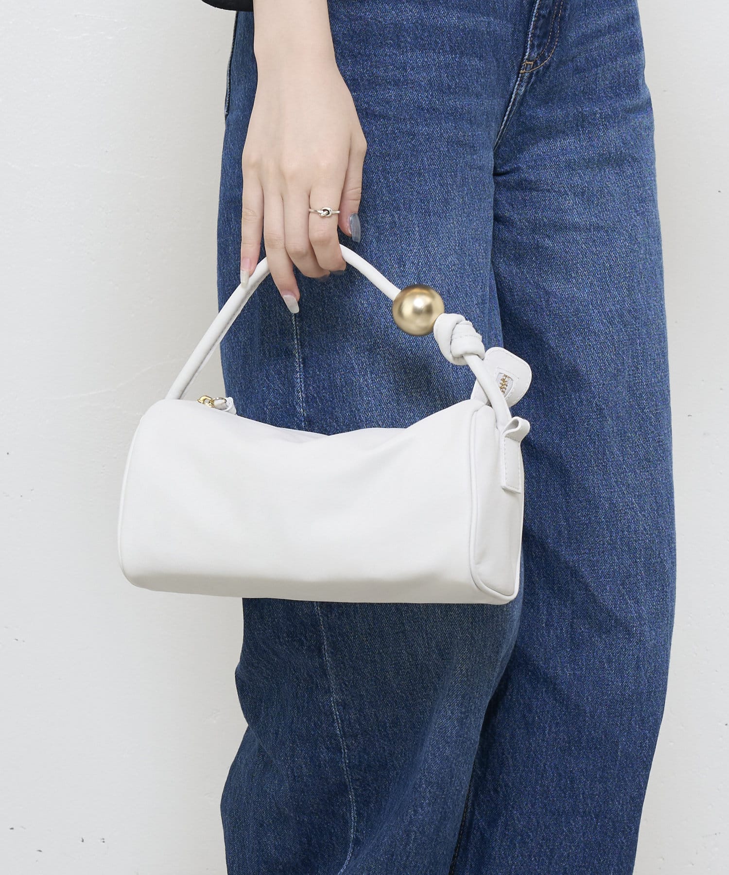 【russet×BEARDSLEY】2wayミニショルダーバッグバッグブランドであるラシットのものづくりにBEARDSLEYのもつ世界感をプラス。BEARDSLEYのアイテムに合わせて楽しめるバッグに