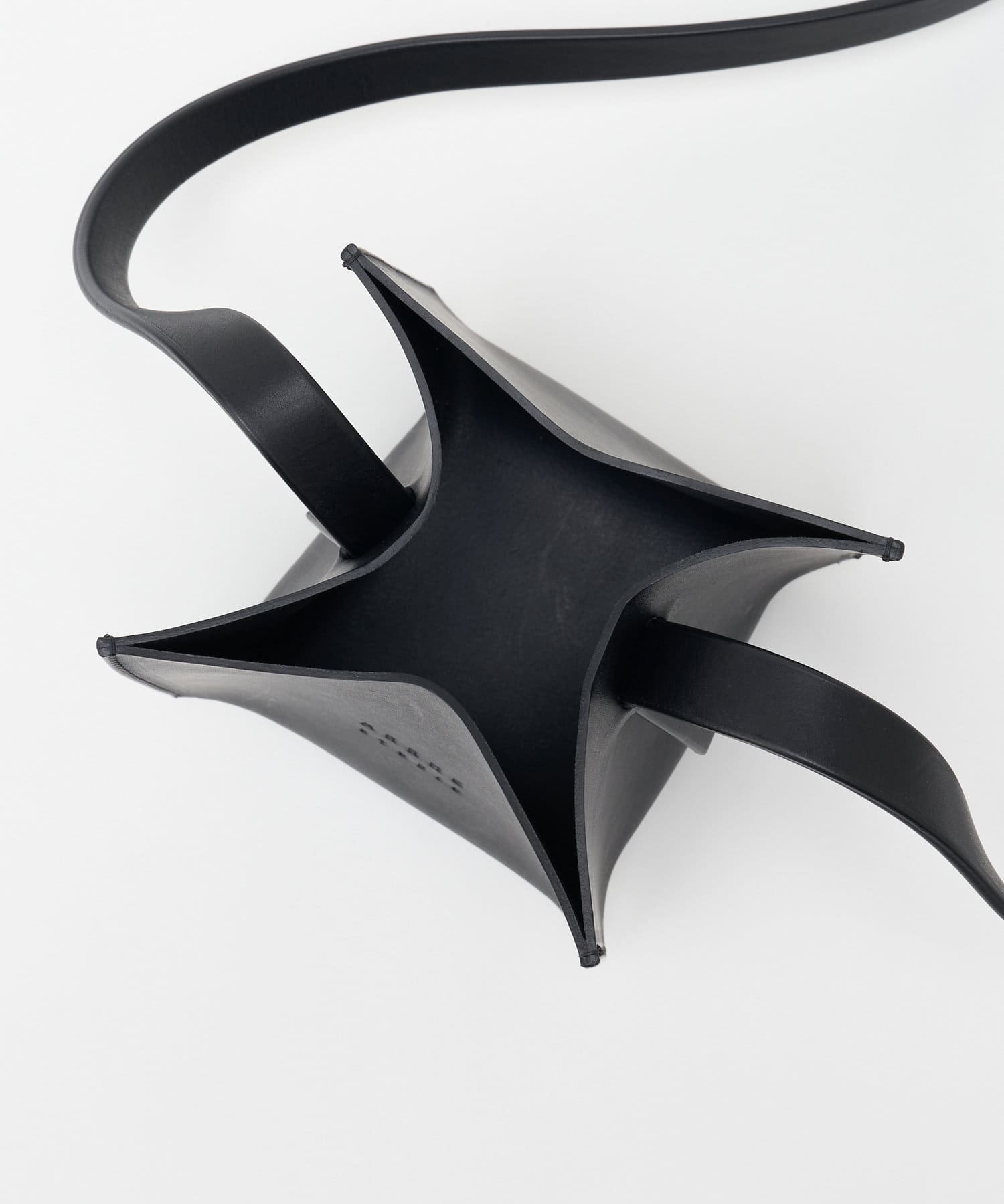 BEARDSLEY(ビアズリー) 《ARRHE STUDIO》キューブショルダーバッグ