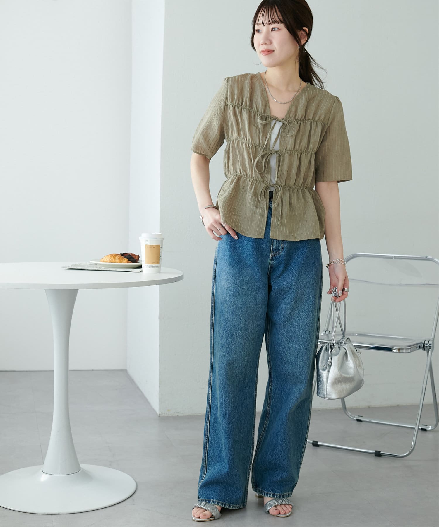 DISCOAT(ディスコート) 【WEB限定】シアーストライプ前リボンブラウス