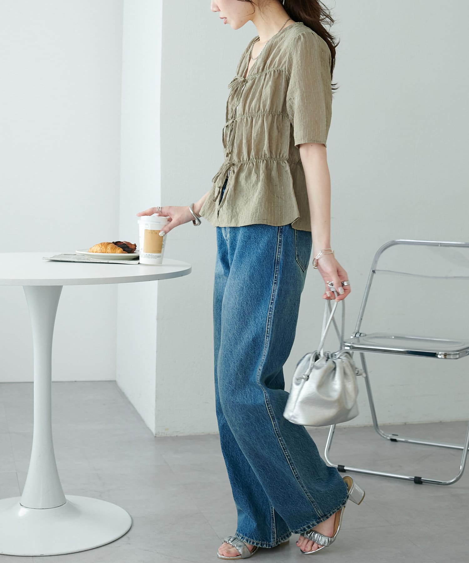 DISCOAT(ディスコート) 【WEB限定】シアーストライプ前リボンブラウス