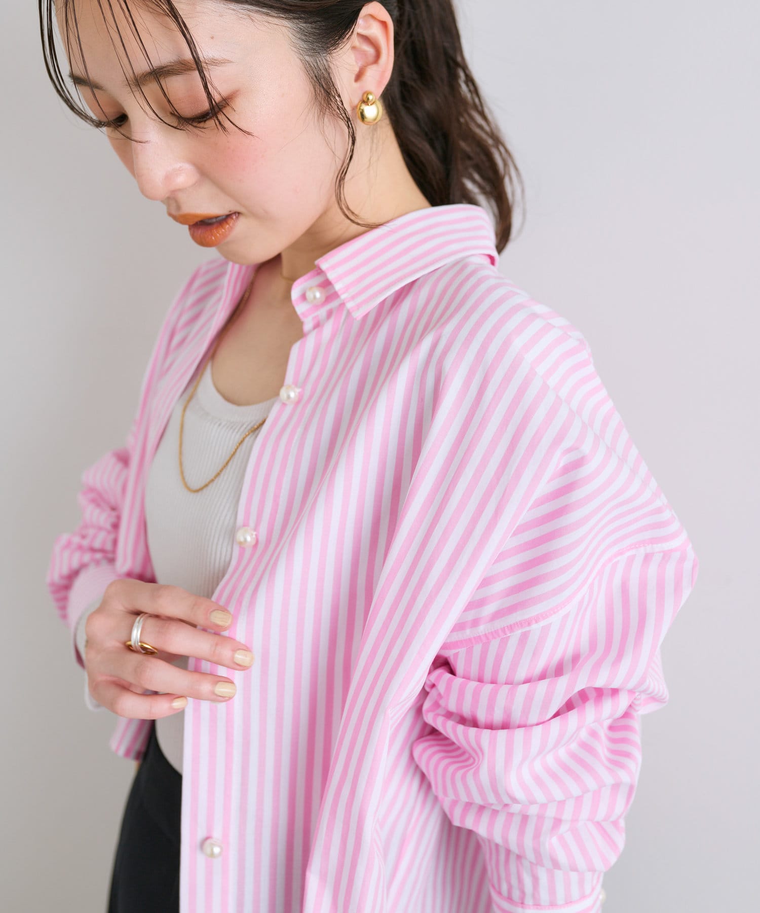 La boutique BonBon(ラブティックボンボン) レディース 【ベストセラー・miki監修カラーあり】ストライプクロップドシャツ ピンクその他1