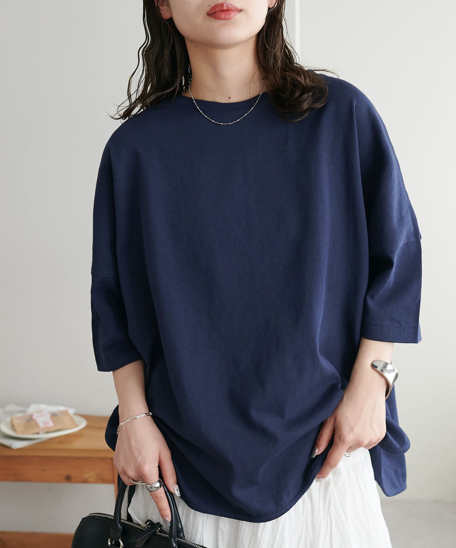 DISCOAT ONLINE LIMITED ITEM着るだけでこなれ見え、大人のゆるTシャツ●デザインゆったりとしたシルエットに、肩のラインを落としたドルマンスリーブが抜け感をプラス。シンプルな中に