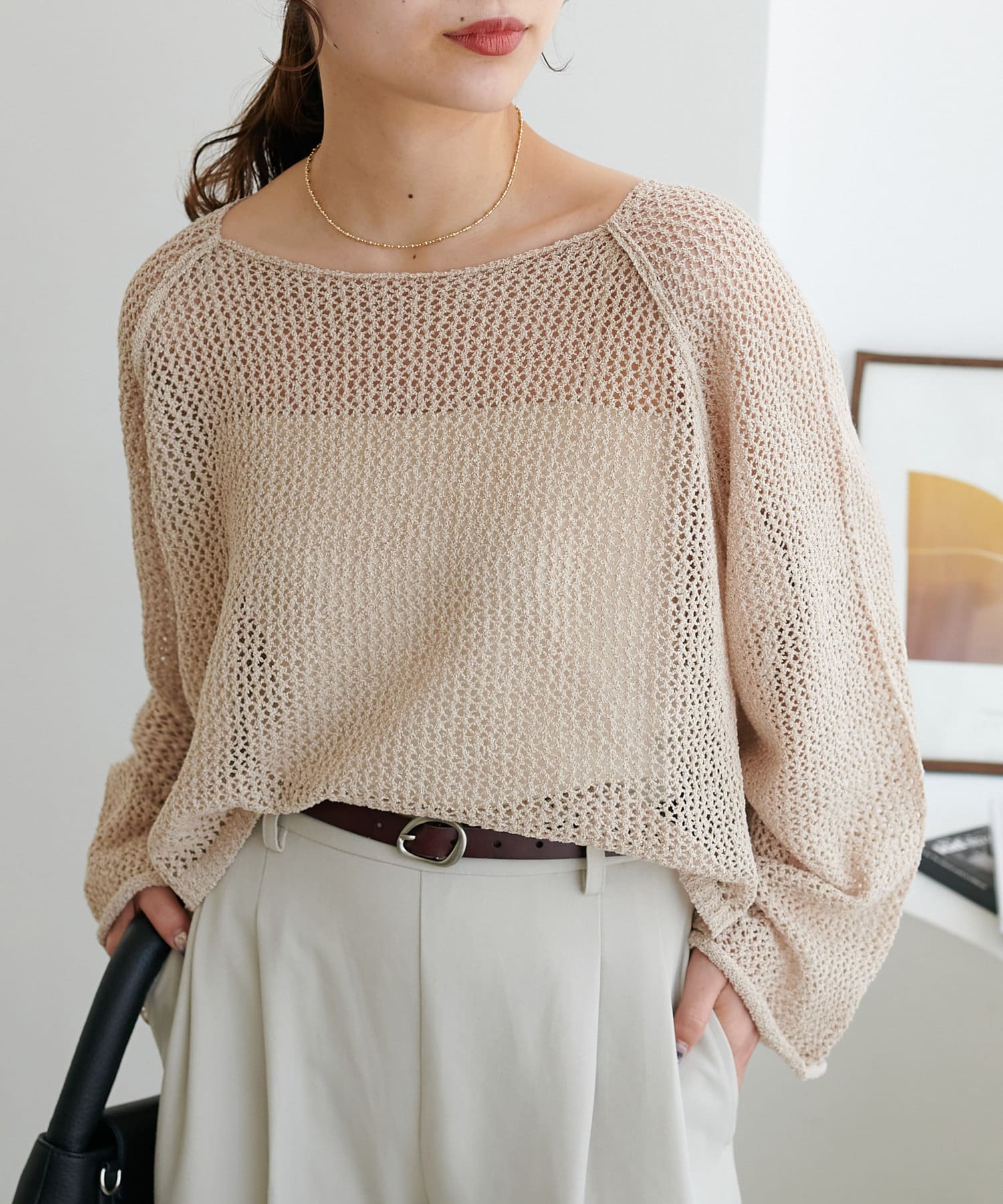 DISCOAT ONLINE LIMITED ITEM透け感ラメで、上品に抜け感をプラス。●デザイン程よい透け感が女性らしさを引き立てる、ラメスカシプルオーバー。ゆったりとしたシルエットに、ラグランス