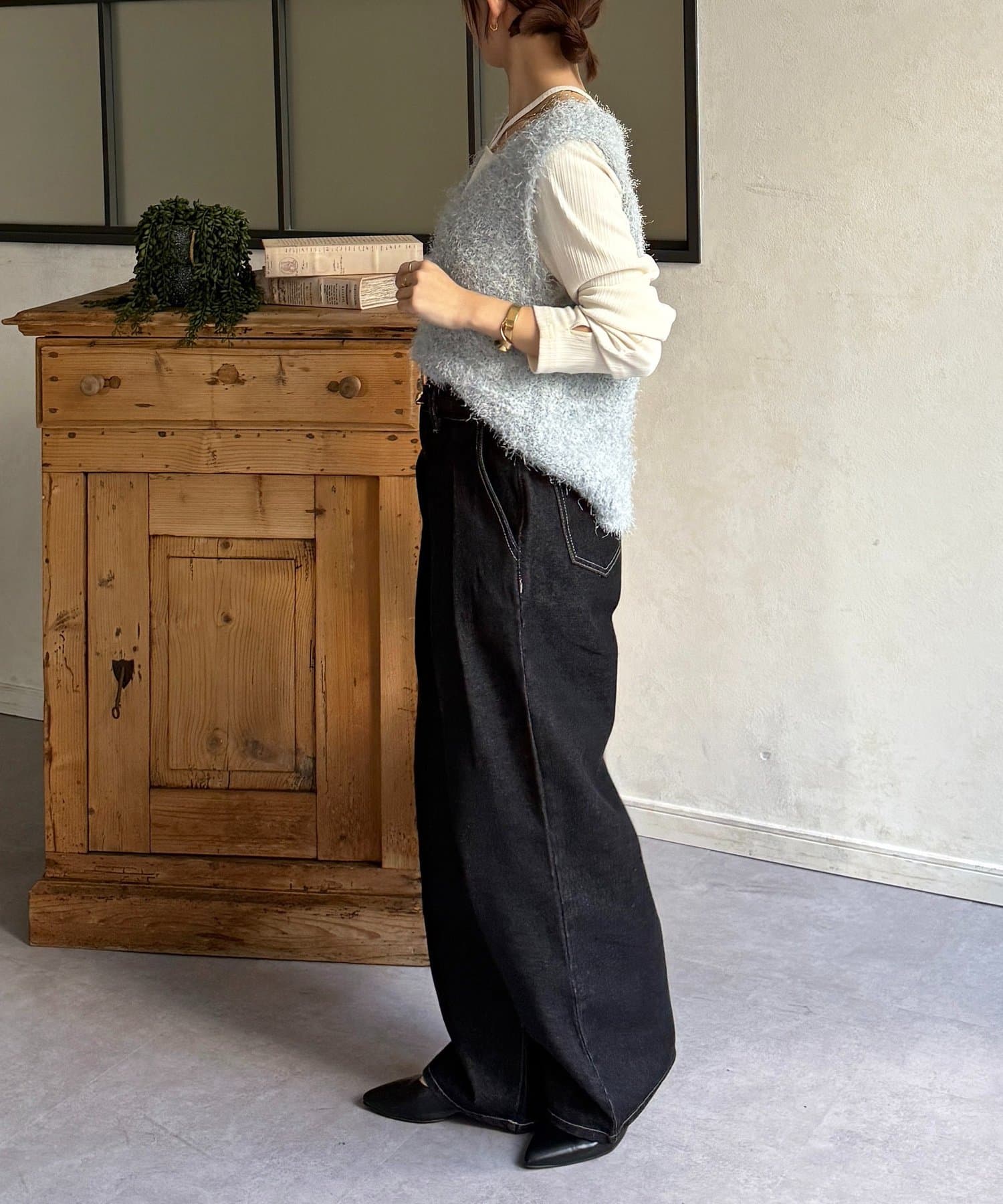 Thevon.(ゼヴォン) フェザーヤーンVネックベスト