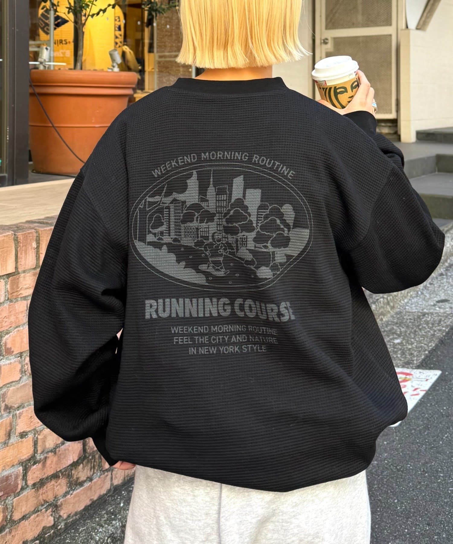 大人気のおじさんシリーズからワンポイントが目を惹くロンTeeが登場！■デザイン・柔らかくざっくりとした生地感のワッフルロンTee。・ロンTとスウェットの中間くらいの厚さなのでロングシーズン活躍します。