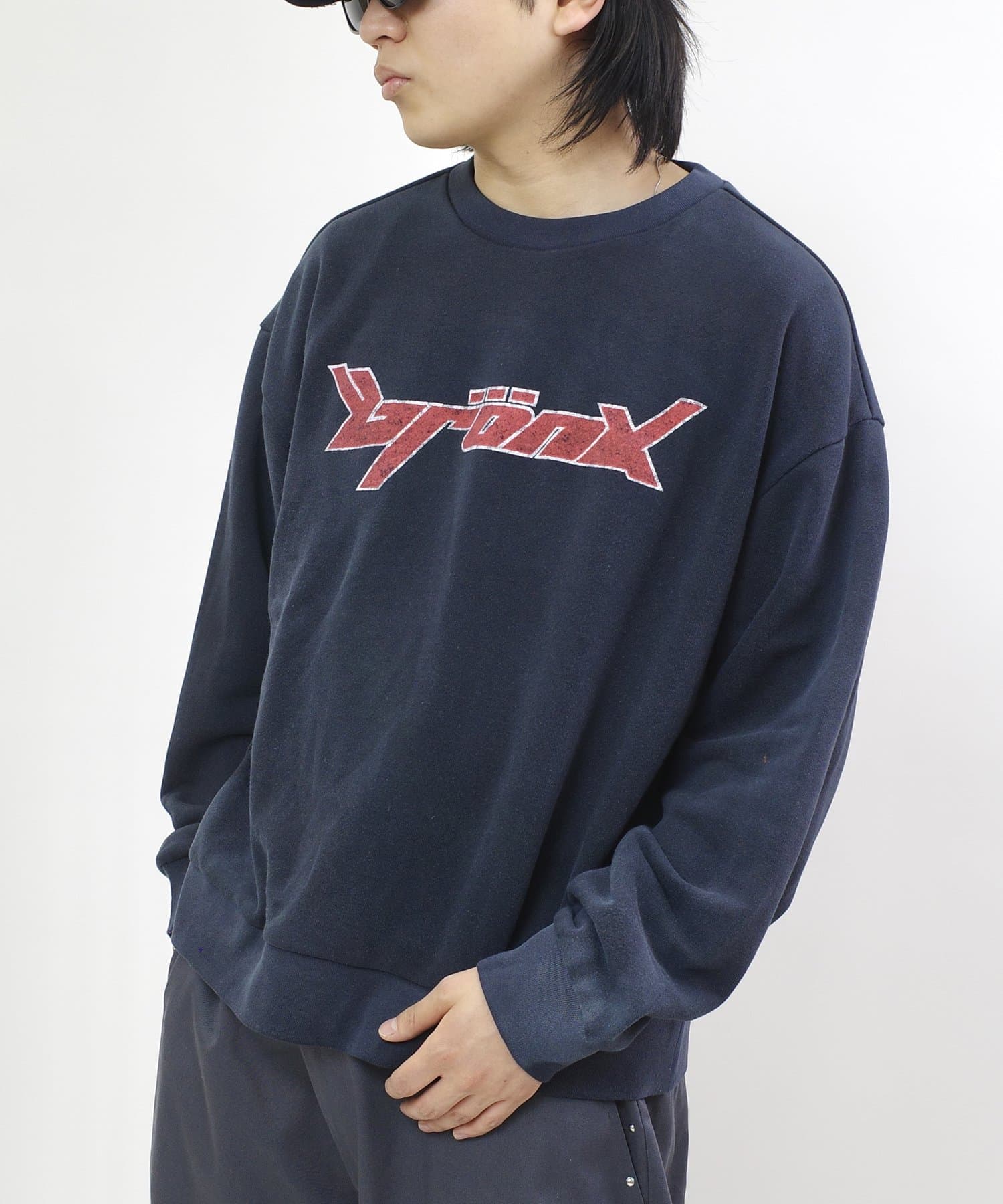 WHO'S WHO gallery(フーズフーギャラリー) レディース 【UNISEX/ユニセックス】BRONXロゴクルースウェット ネイビー