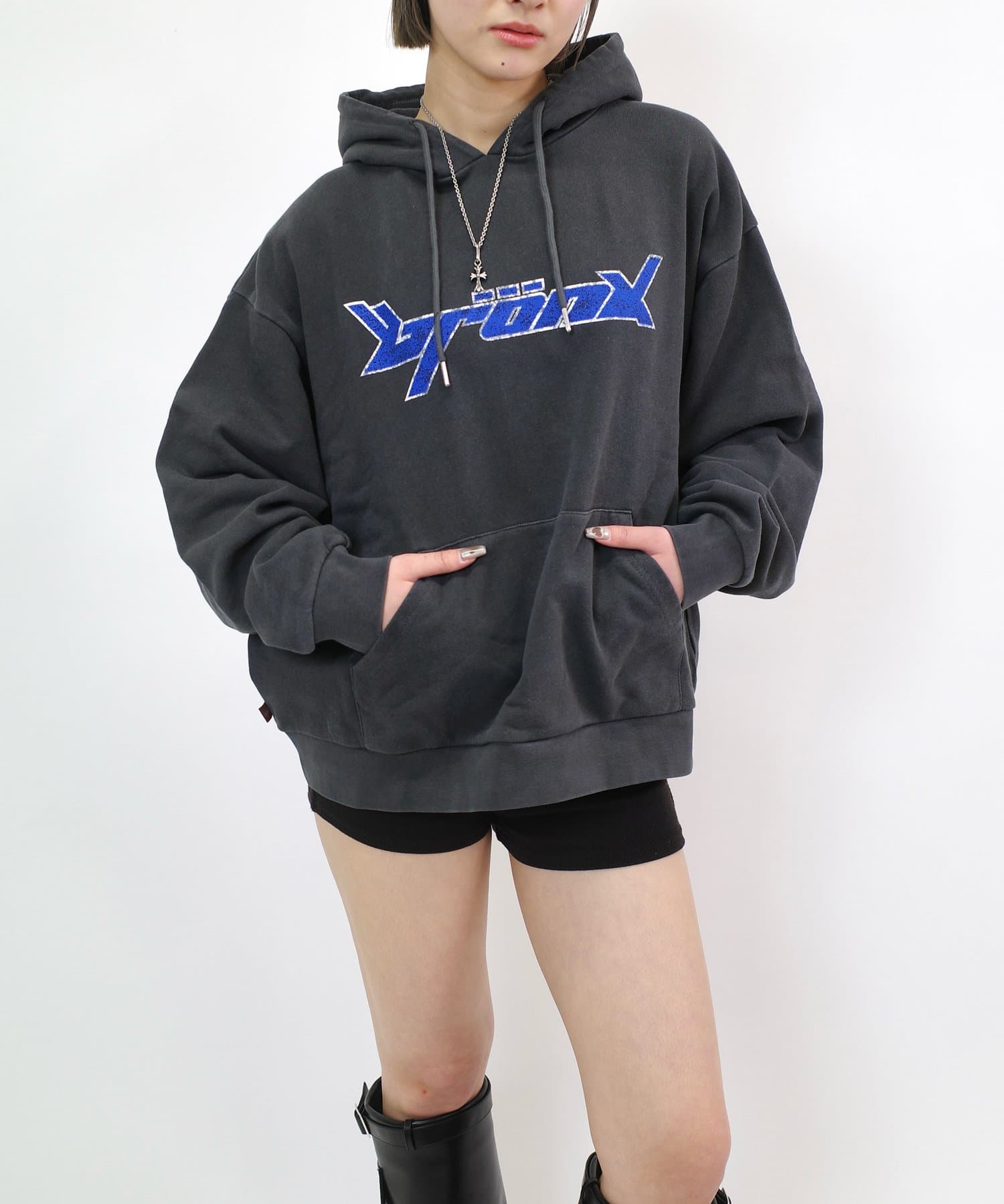 WHO'S WHO gallery(フーズフーギャラリー) レディース (UNISEX/ユニセックス) BRONXロゴパーカー チャコールグレー