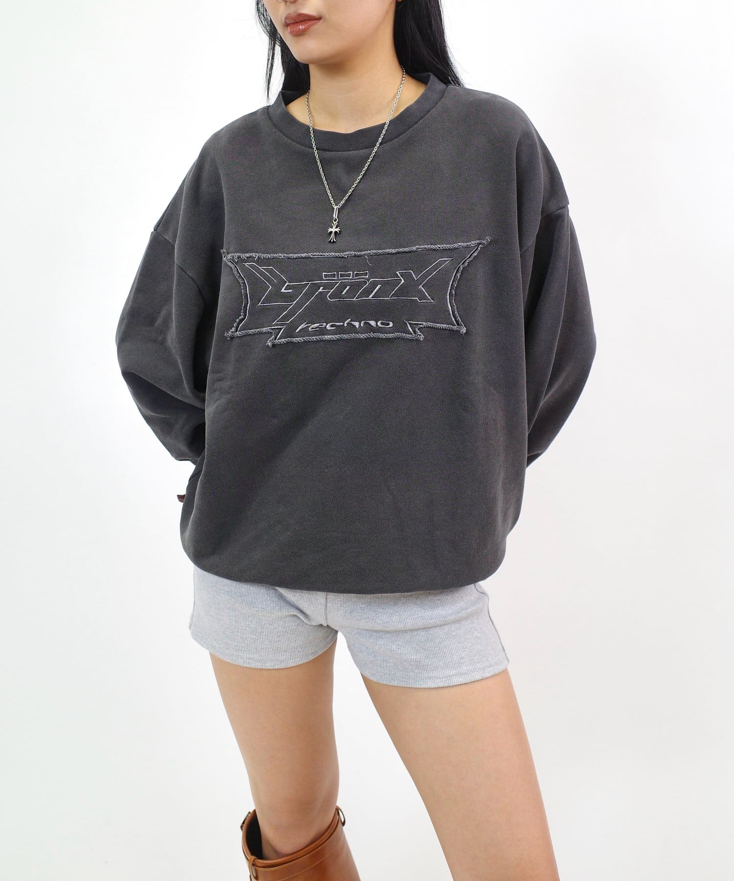 WHO'S WHO gallery(フーズフーギャラリー) レディース 【UNISEX/ユニセックス】BRONXパッチ刺繍スウェット チャコールグレー