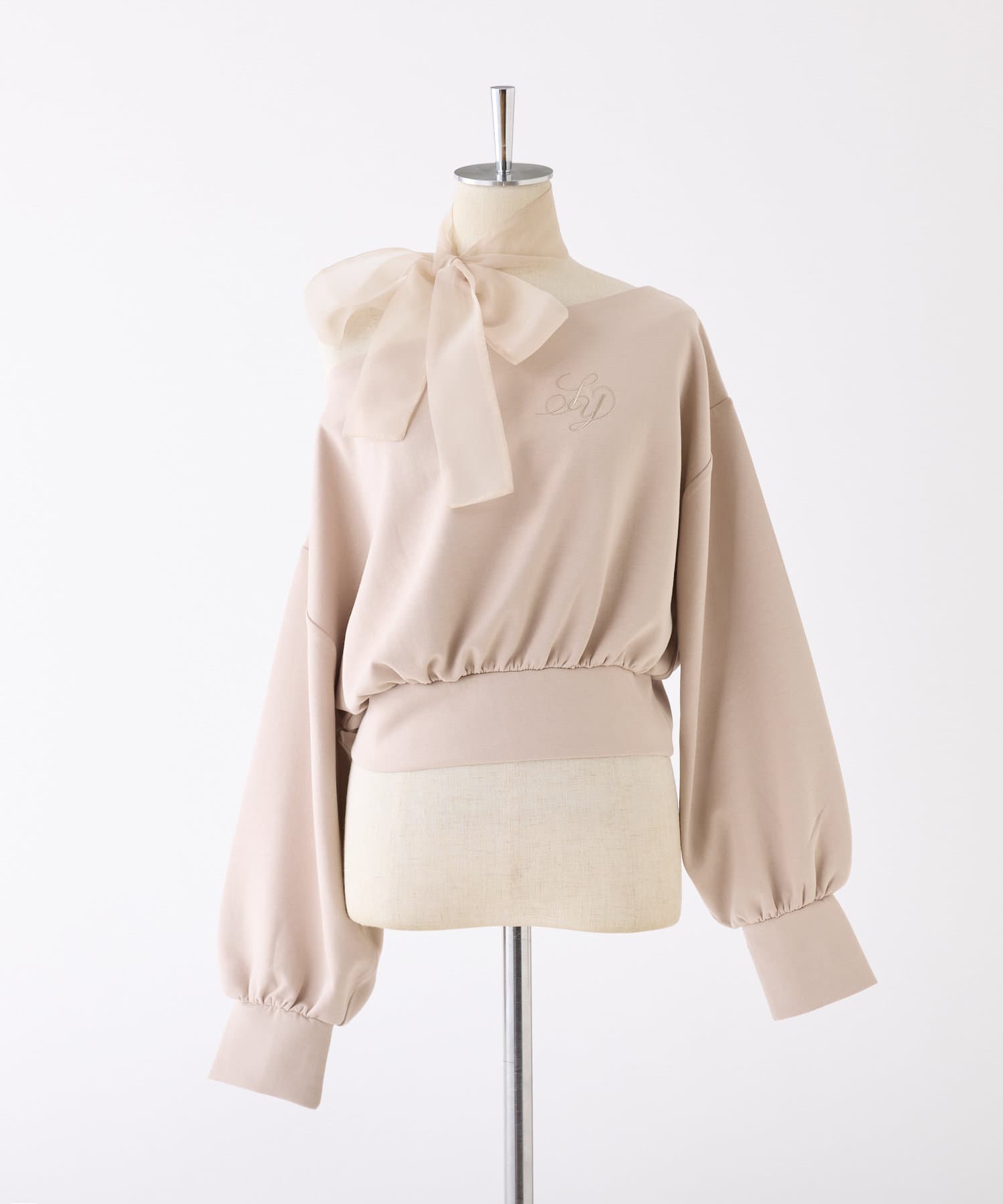 one after another NICE CLAUP(ワンアフターアナザー ナイスクラップ) スカーフ付き刺繍入りトップス