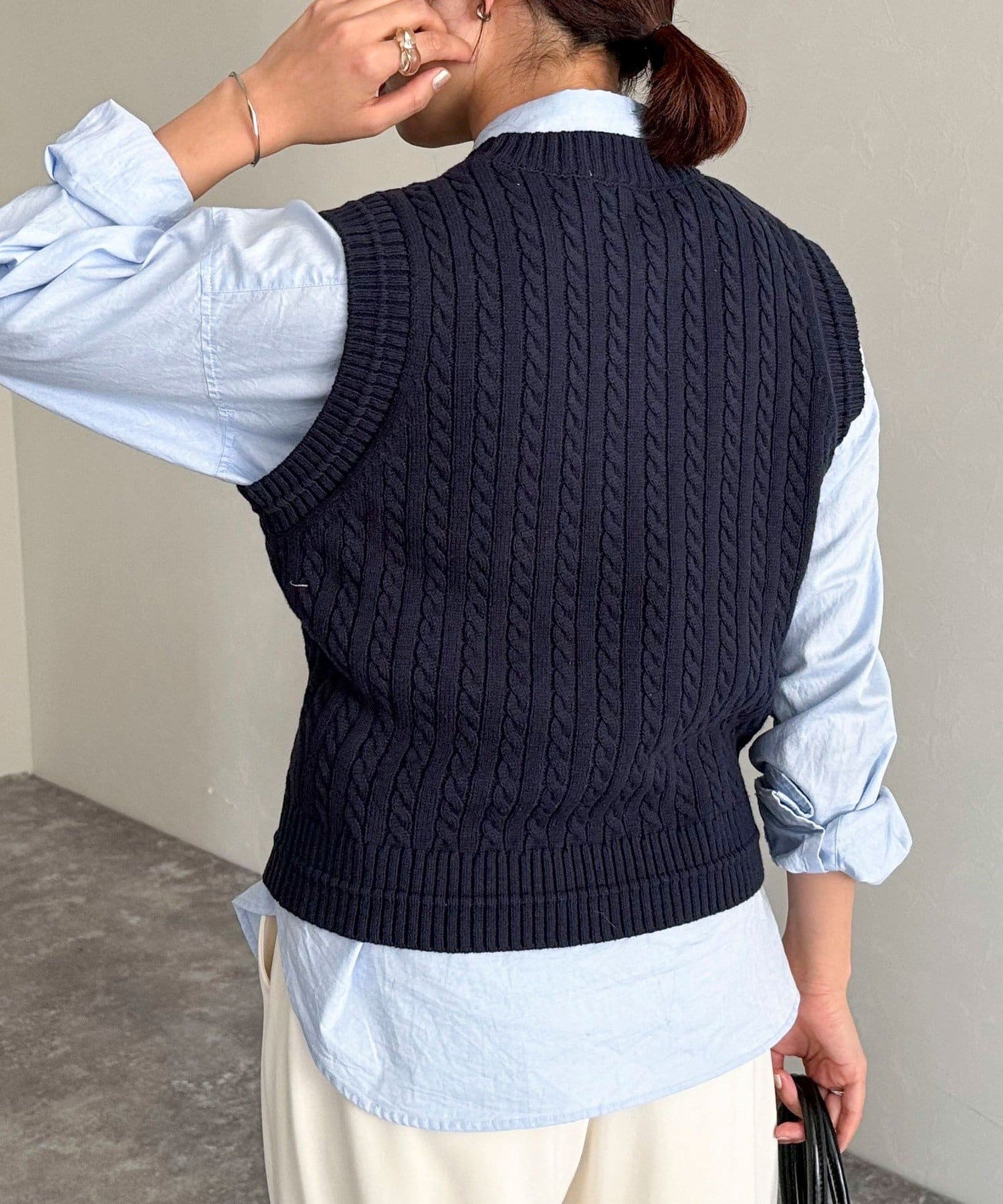 FREDY & GLOSTER(フレディ アンド グロスター) FR刺繍ケーブル柄ニットベスト