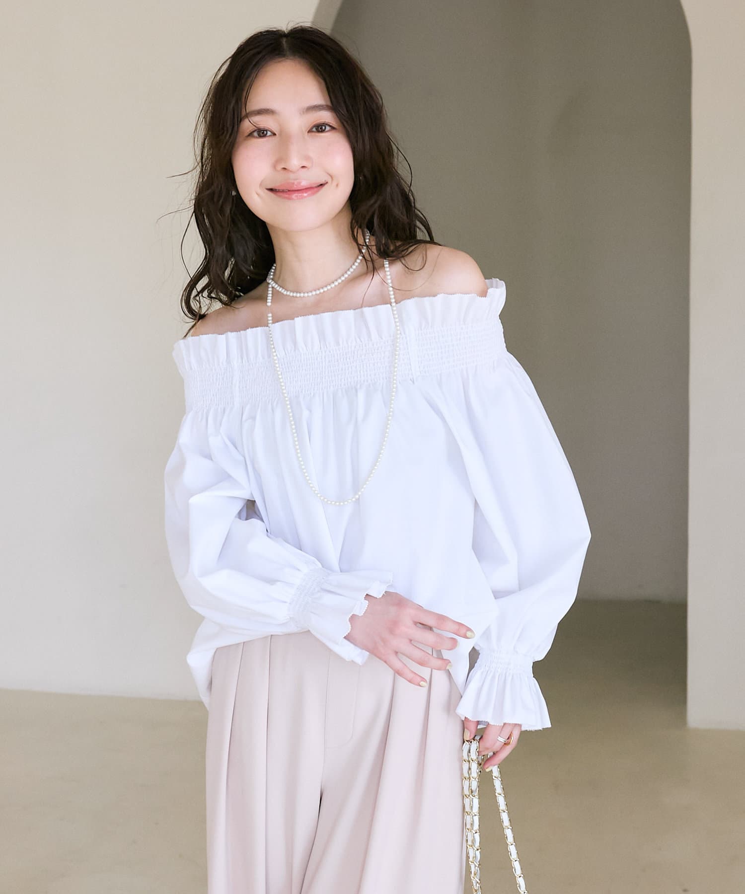 La boutique BonBon　フリルカラーリボンブラウス　ホワイト La boutique BonBon｜【ホワイト復刻!新色登場】ギャザーフリル