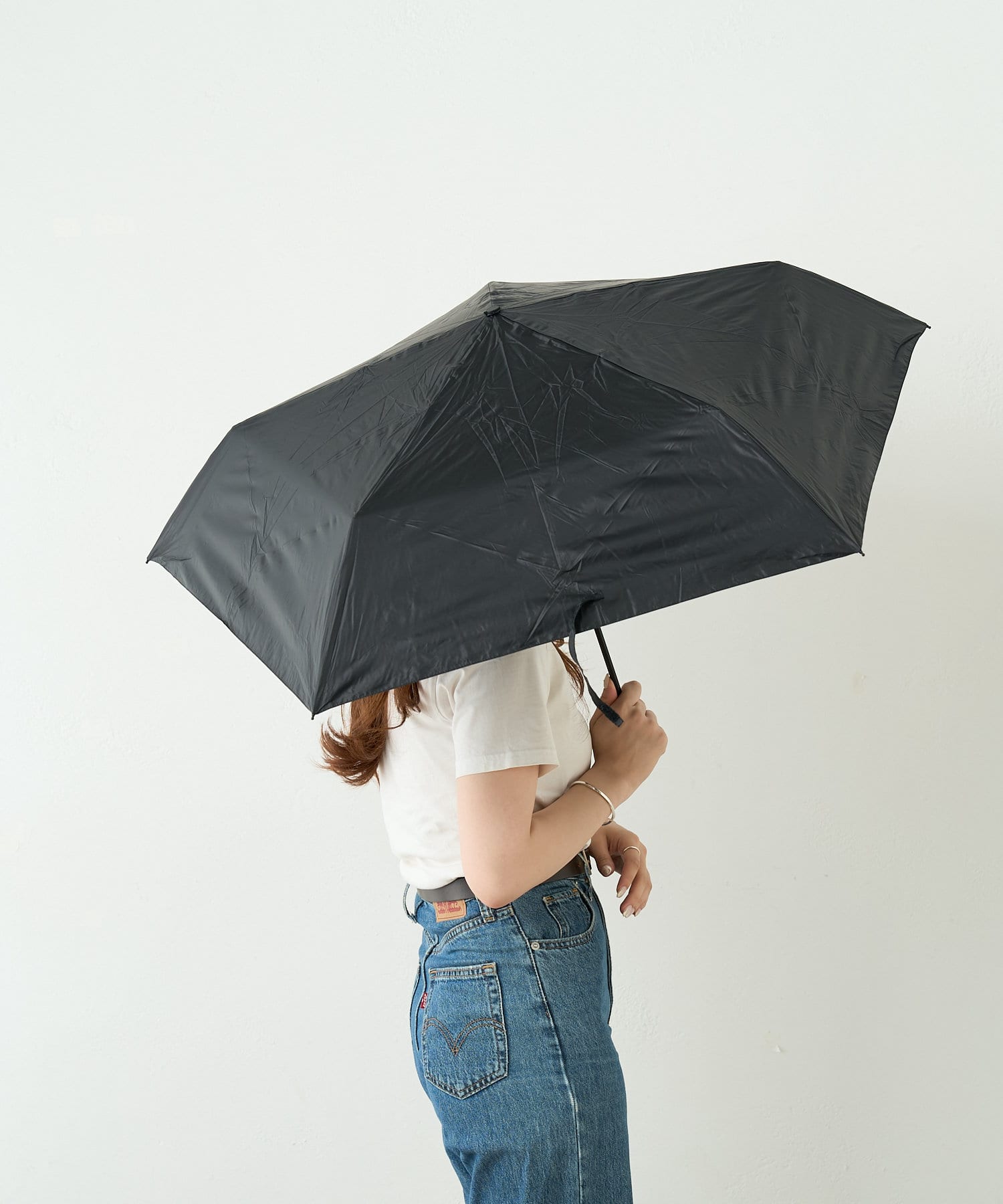 これが、最高到達天の晴雨兼用傘最高に軽量、最高の遮光性、最高なコンパクトさを兼ね備えている晴雨兼用傘。手開き（イージーオープン）仕様で、骨をポキポキ折らずにスムーズに開閉できます。〇驚きの軽さ 約10